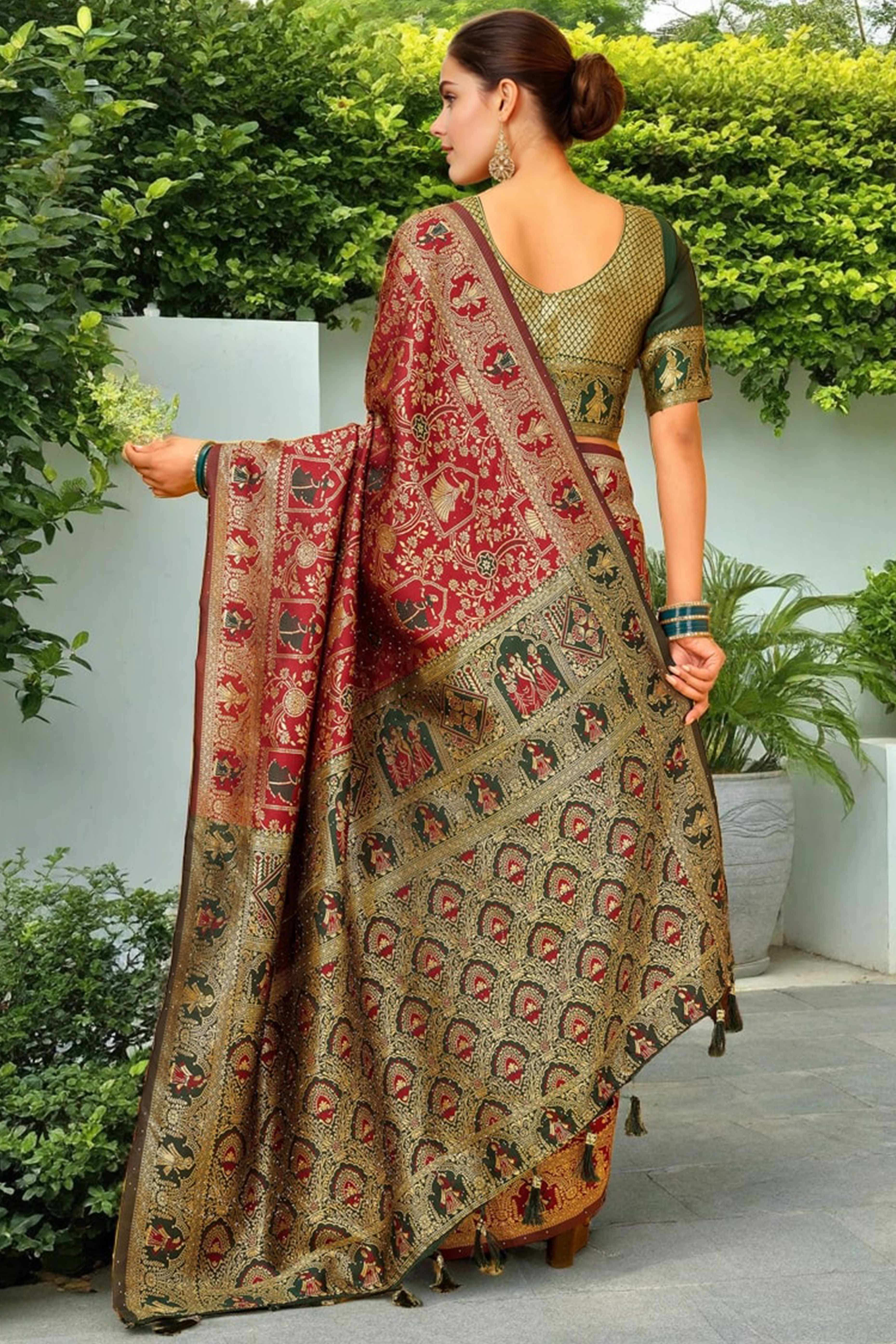 Maroon Paithani Saree In Silk Blend Highlighted With Floral Weaving & Tasselled Edge
