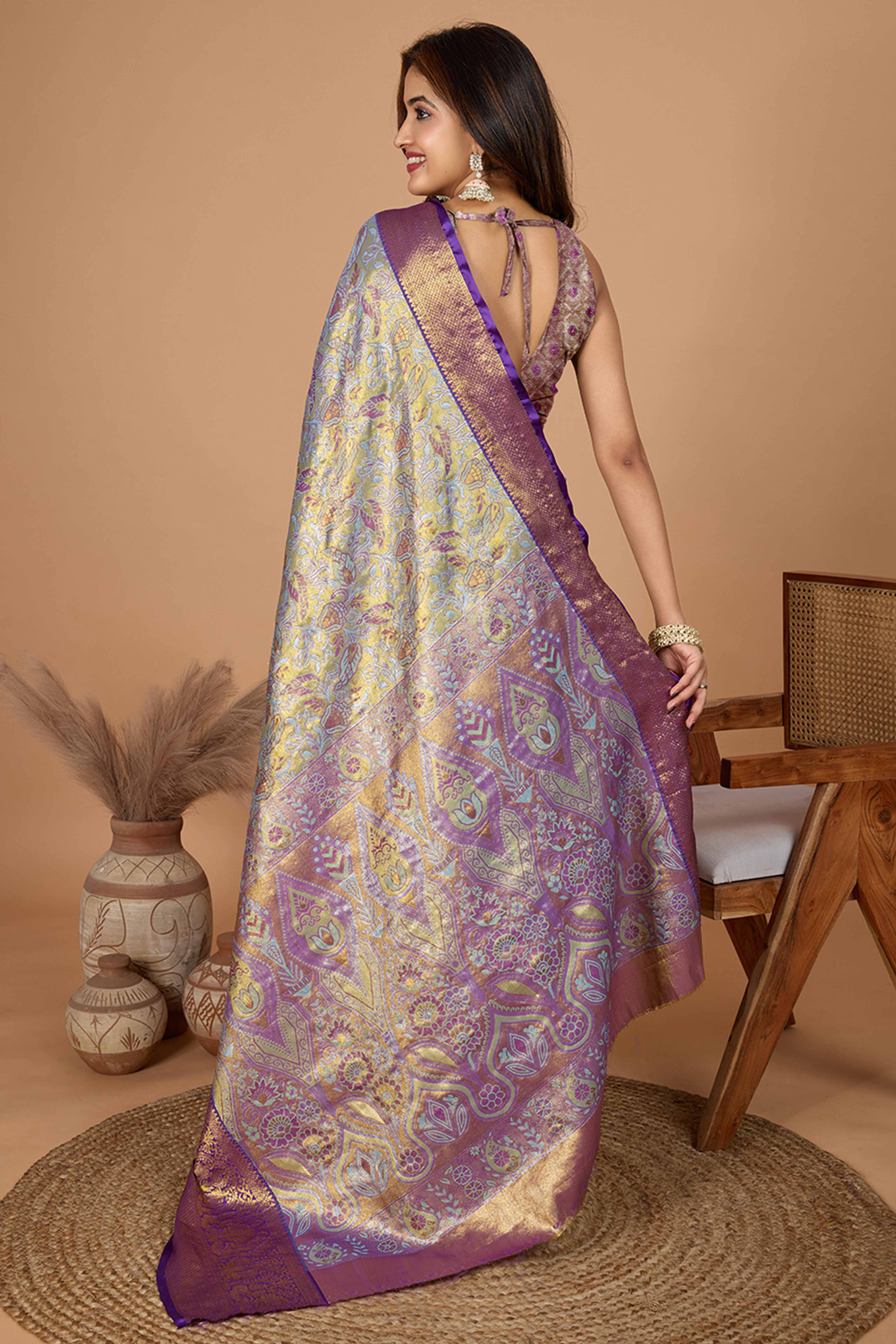 Blue Kanjivaram Silk Saree Adorned With Exquisite Floral Zari Weaving