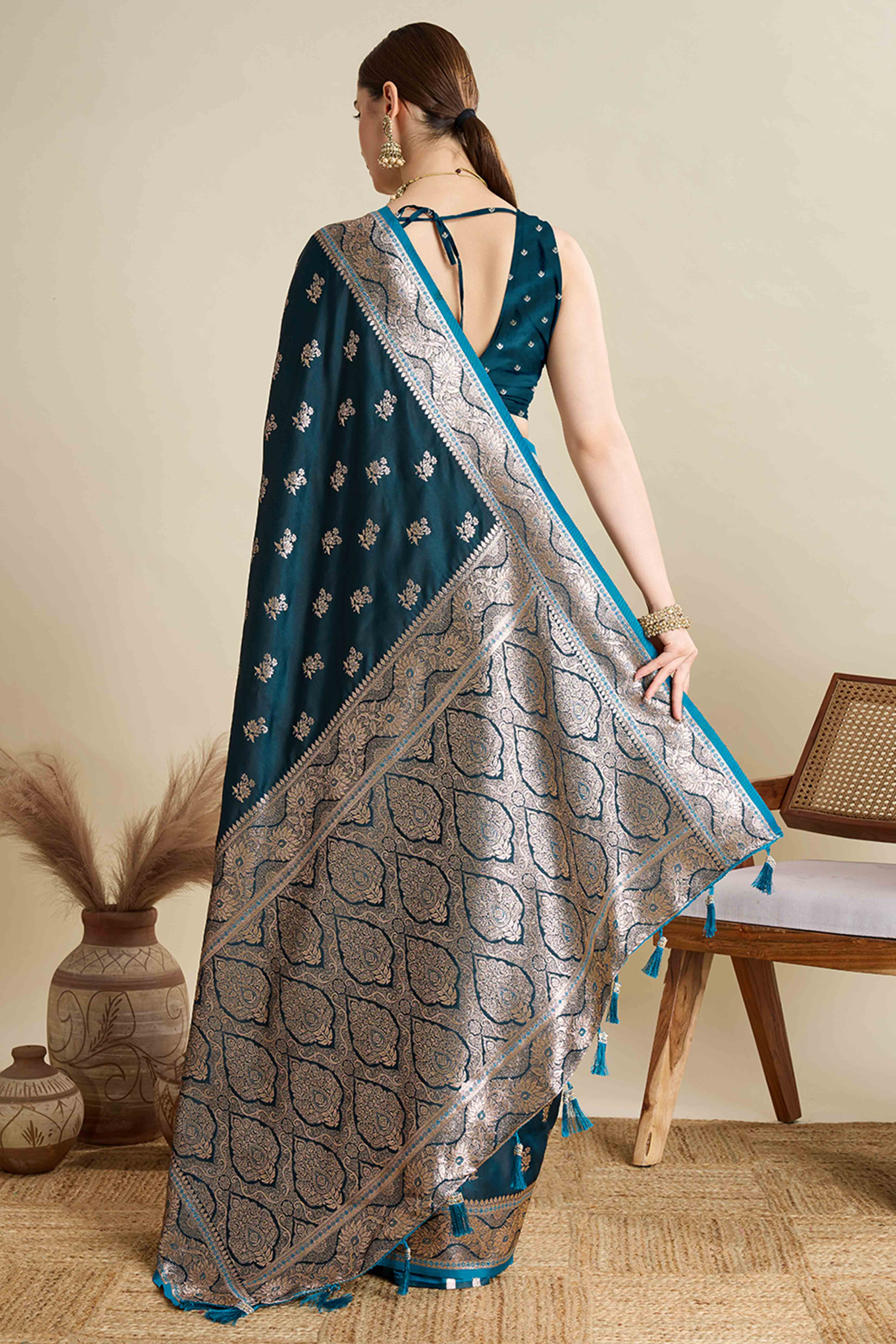 Teal Pure Silk Saree Featuring Traditional Banarasi Zari Weaving Patterns