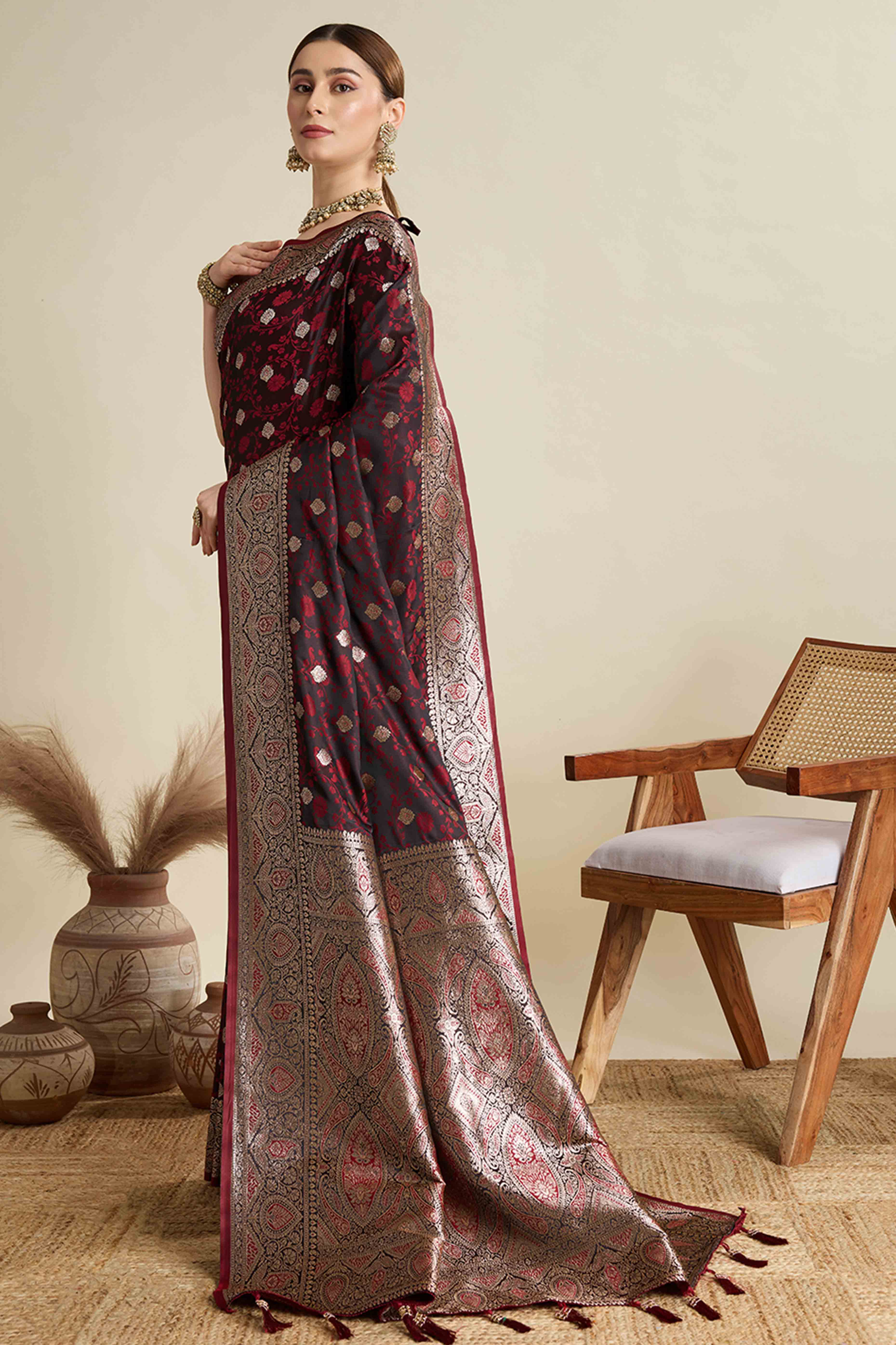 Maroon Pure Silk Saree Featuring Traditional Banarasi Zari Weaving Patterns