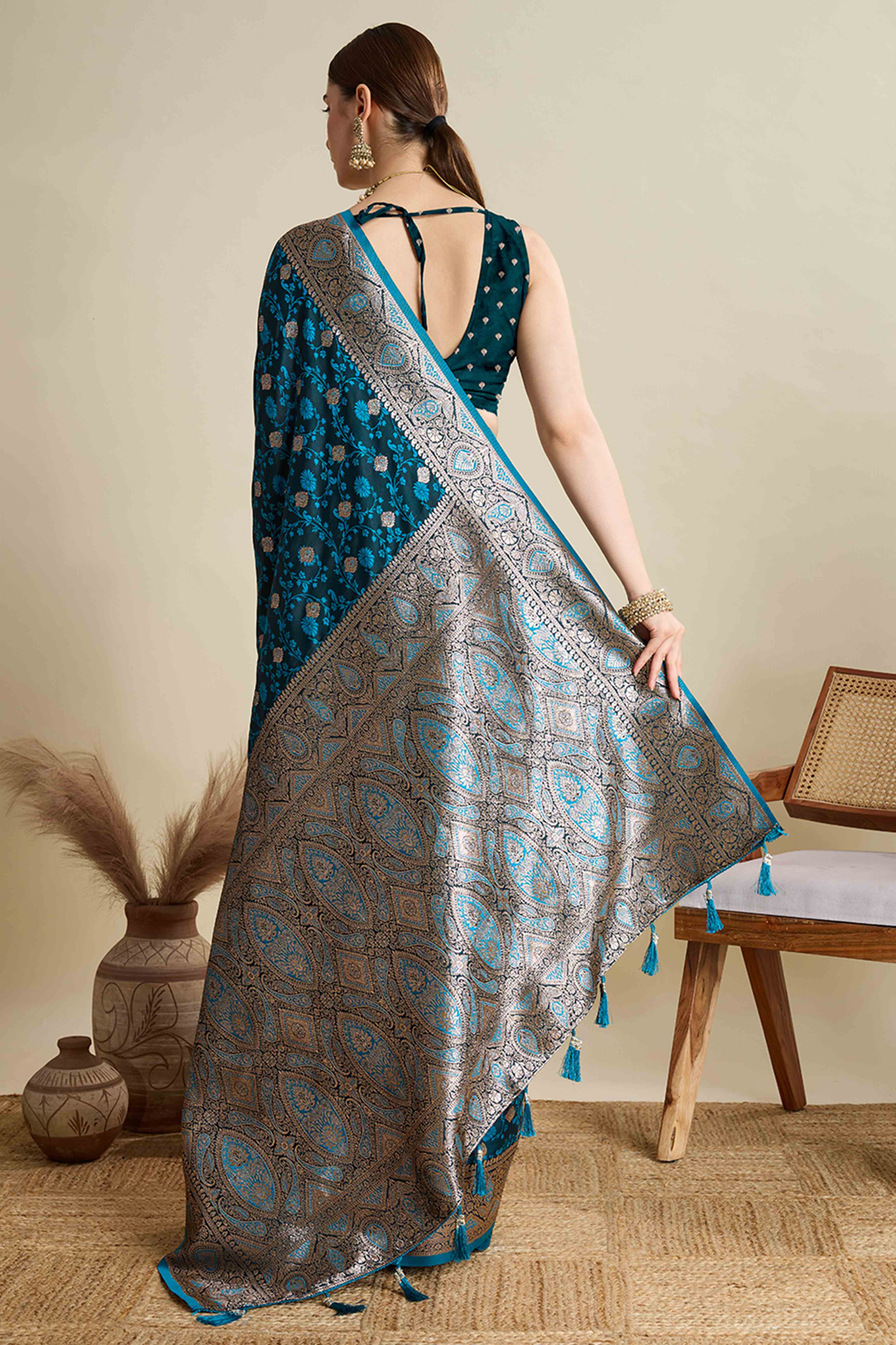 Blue Pure Silk Saree Featuring Traditional Banarasi Zari Weaving Patterns