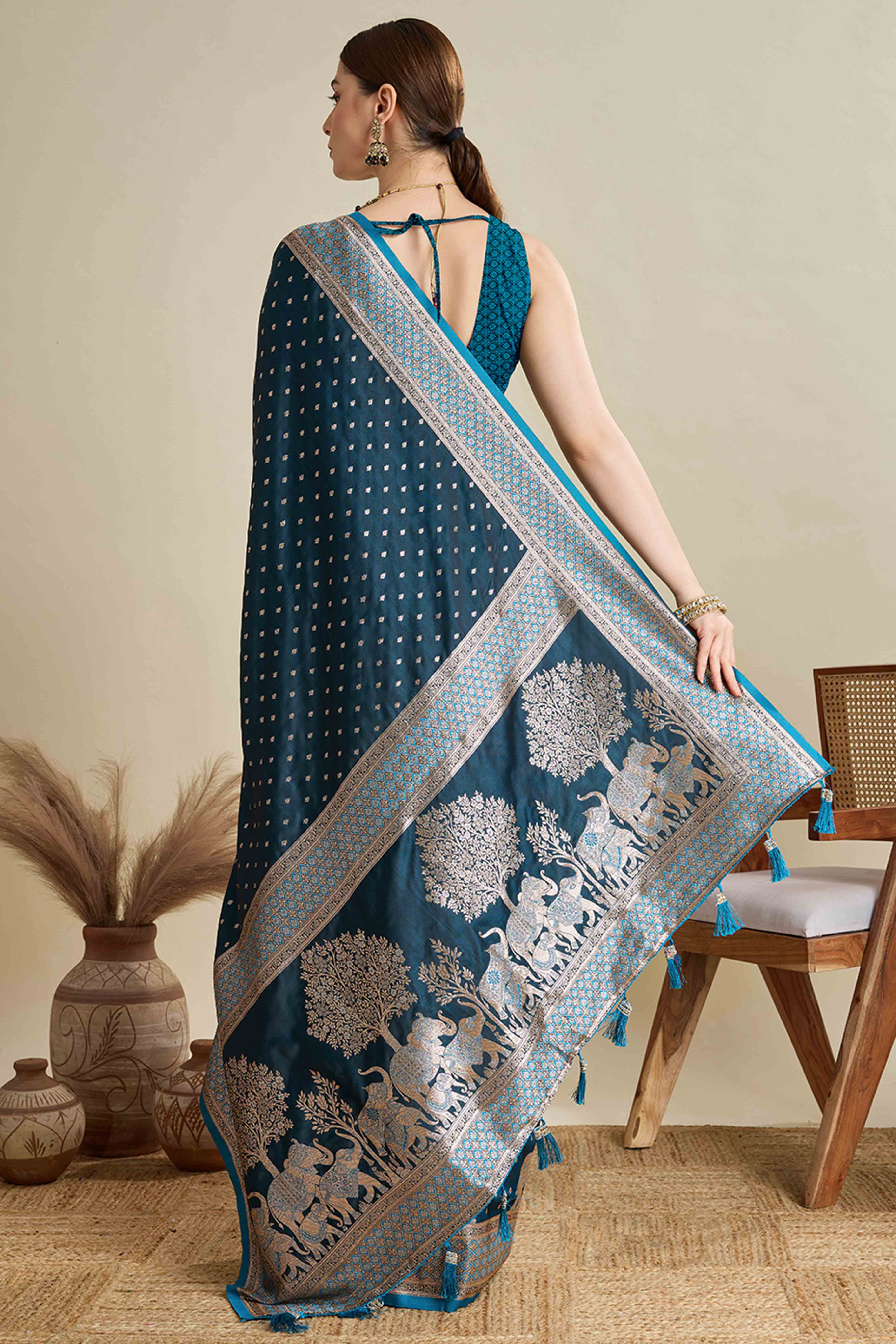 Blue Pure Silk Saree Featuring Traditional Banarasi Zari Weaving Patterns
