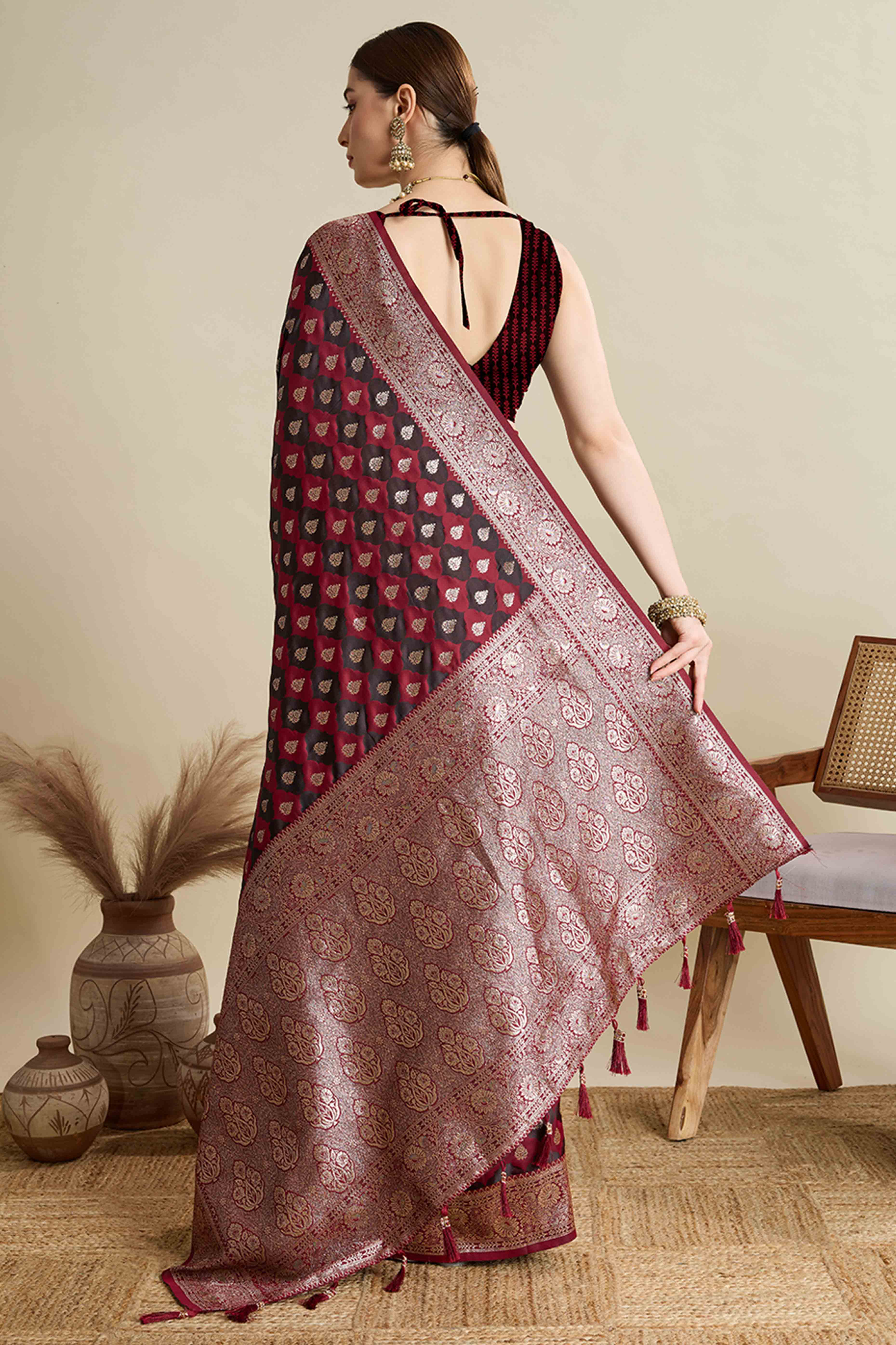 Maroon Pure Silk Saree Featuring Traditional Banarasi Zari Weaving Patterns