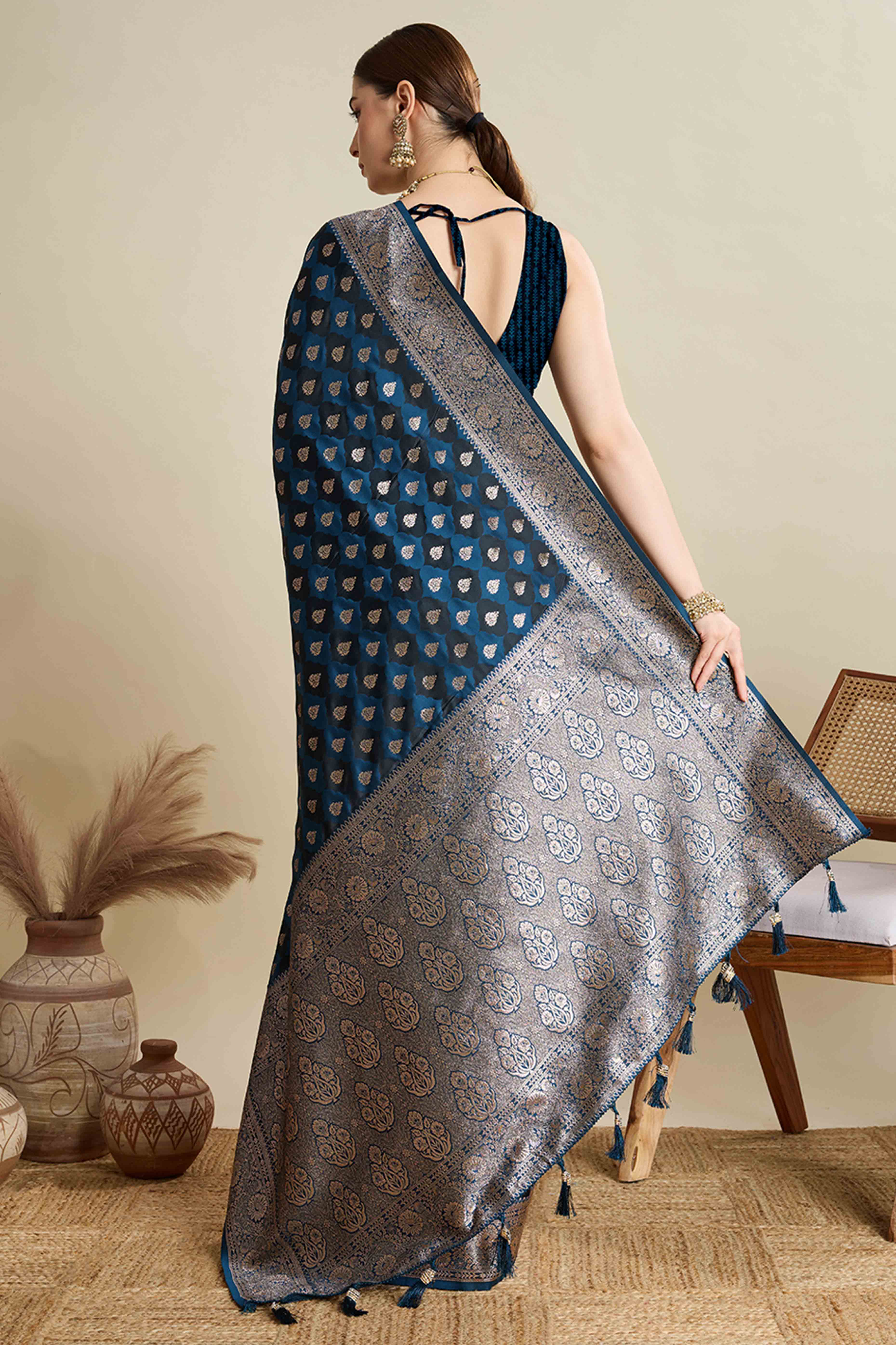 Blue Pure Silk Saree Featuring Traditional Banarasi Zari Weaving Patterns