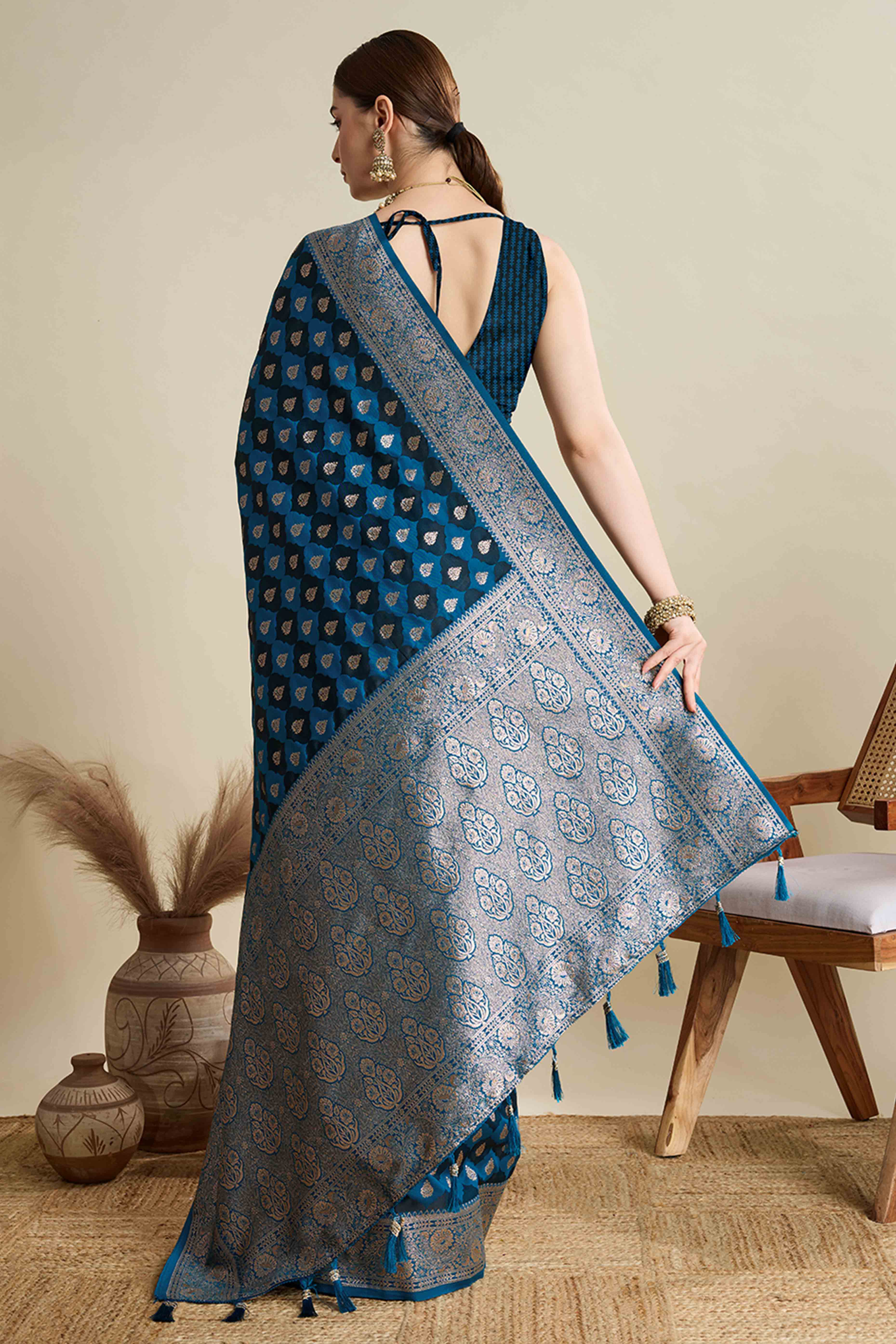 Blue Pure Silk Saree Featuring Traditional Banarasi Zari Weaving Patterns