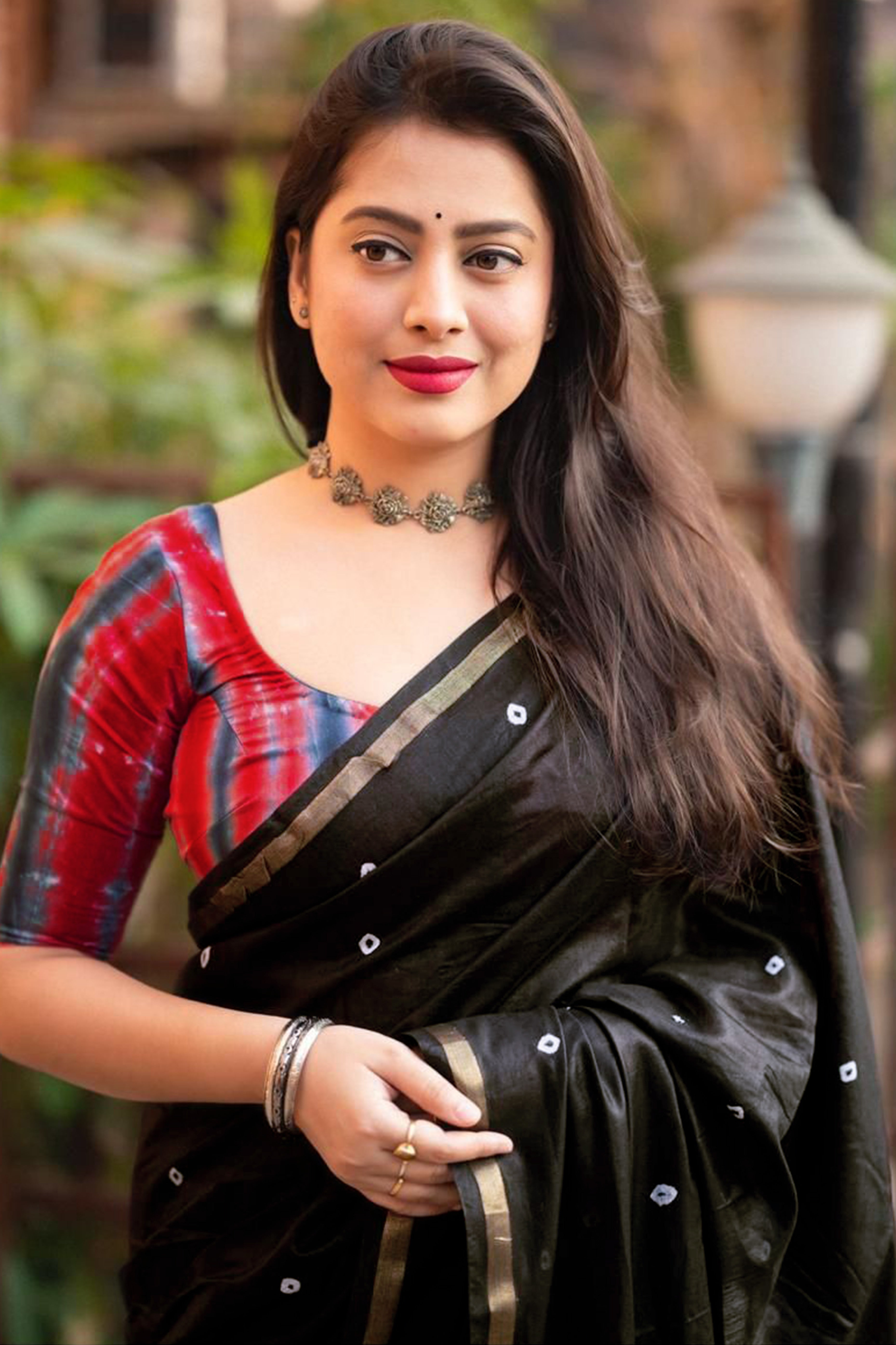 Black Linen Cotton Saree Adorned with Vibrant Bandhani Prints and Breezy Texture