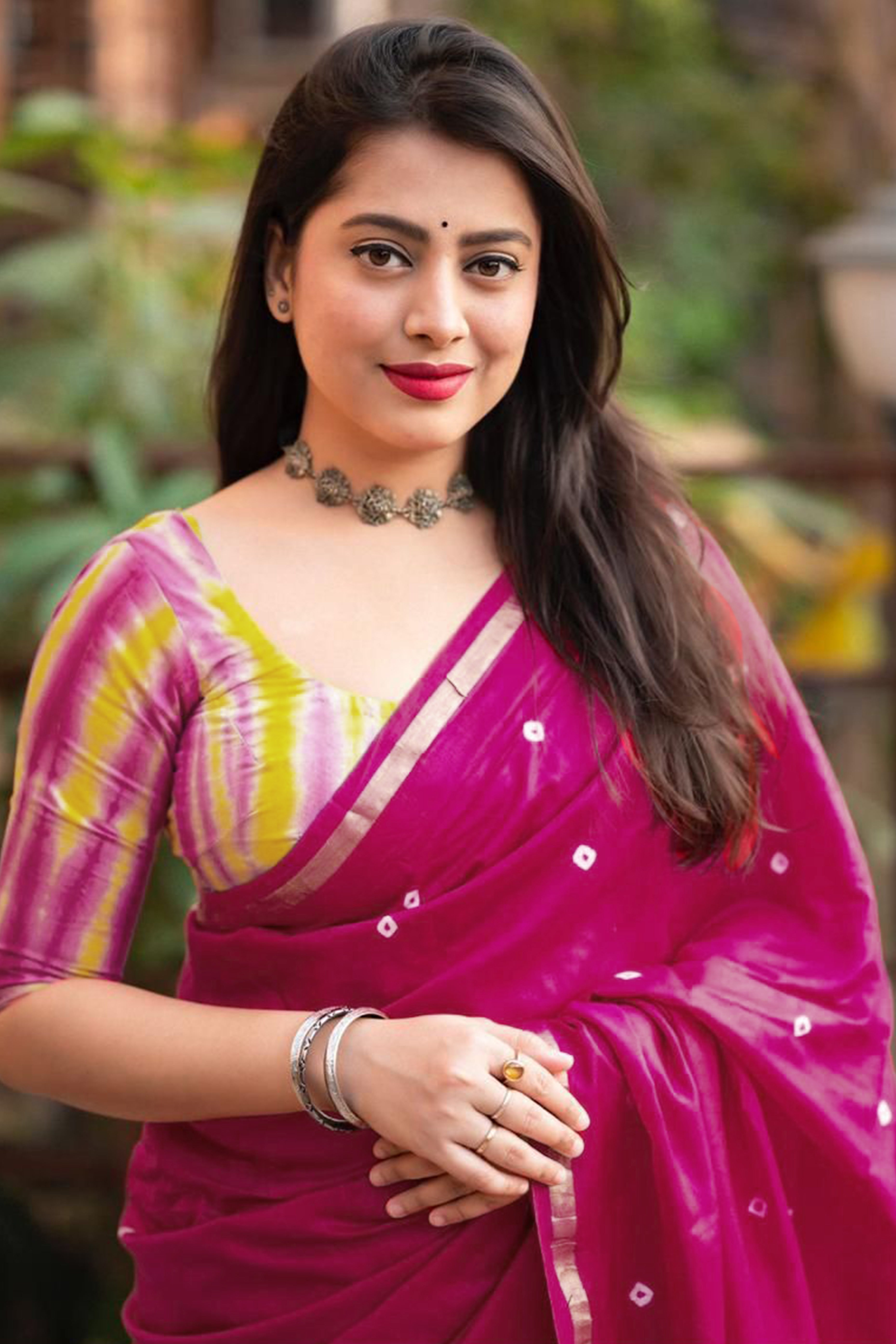 Pink Linen Cotton Saree Adorned with Vibrant Bandhani Prints and Breezy Texture