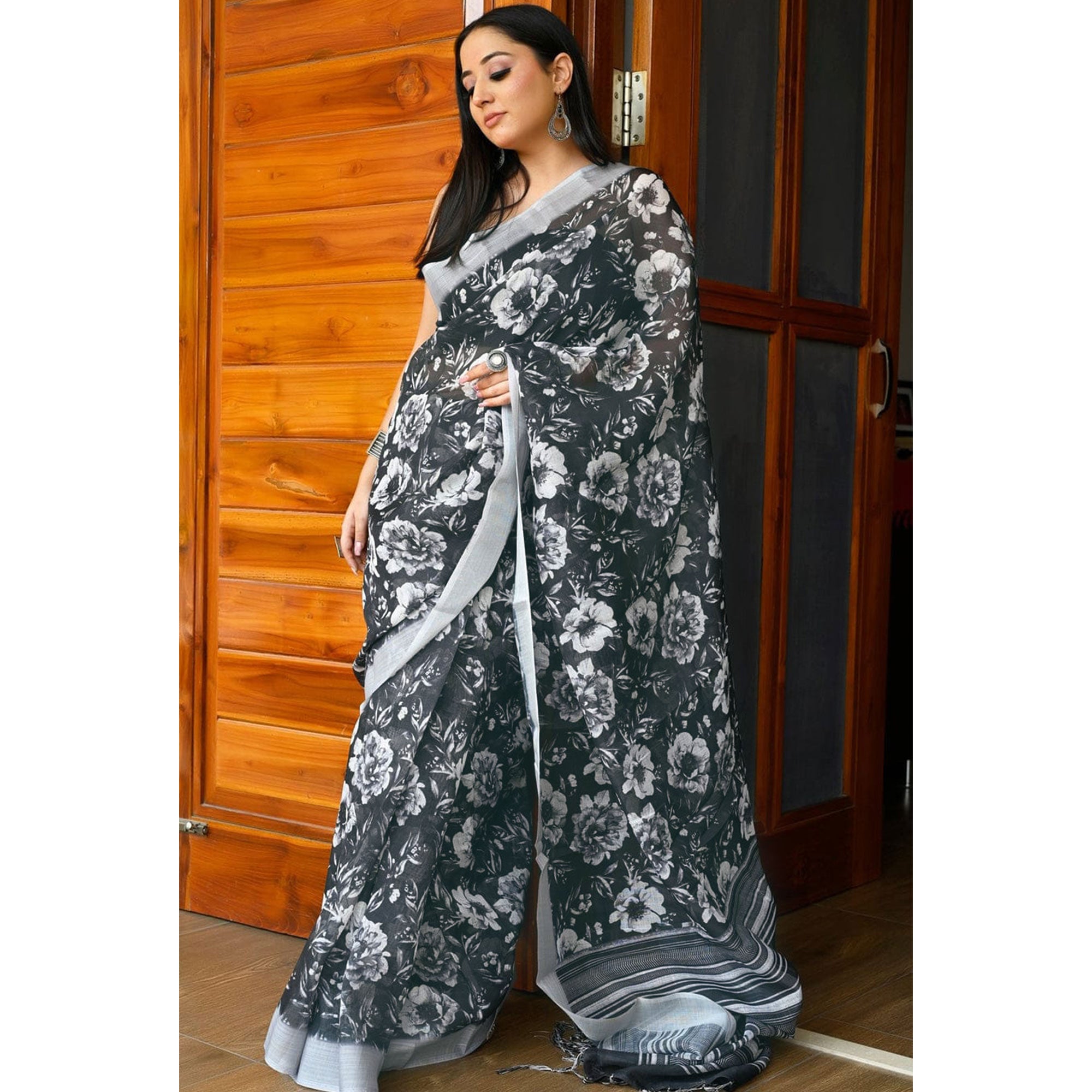 Black & White Floral Printed Linen Saree