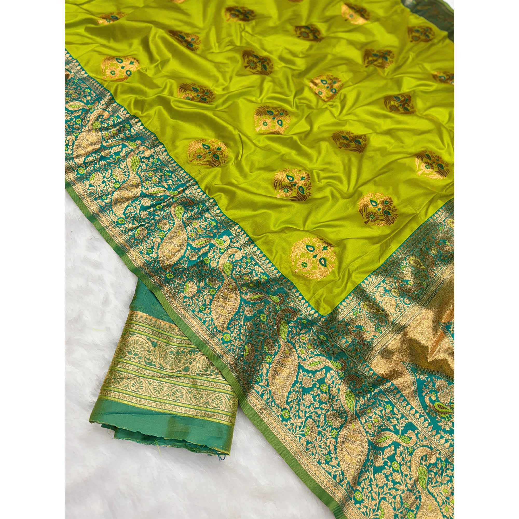 Green Banarasi Paithani Silk Saree With Floral Zari Weaving & Tassel Pallu