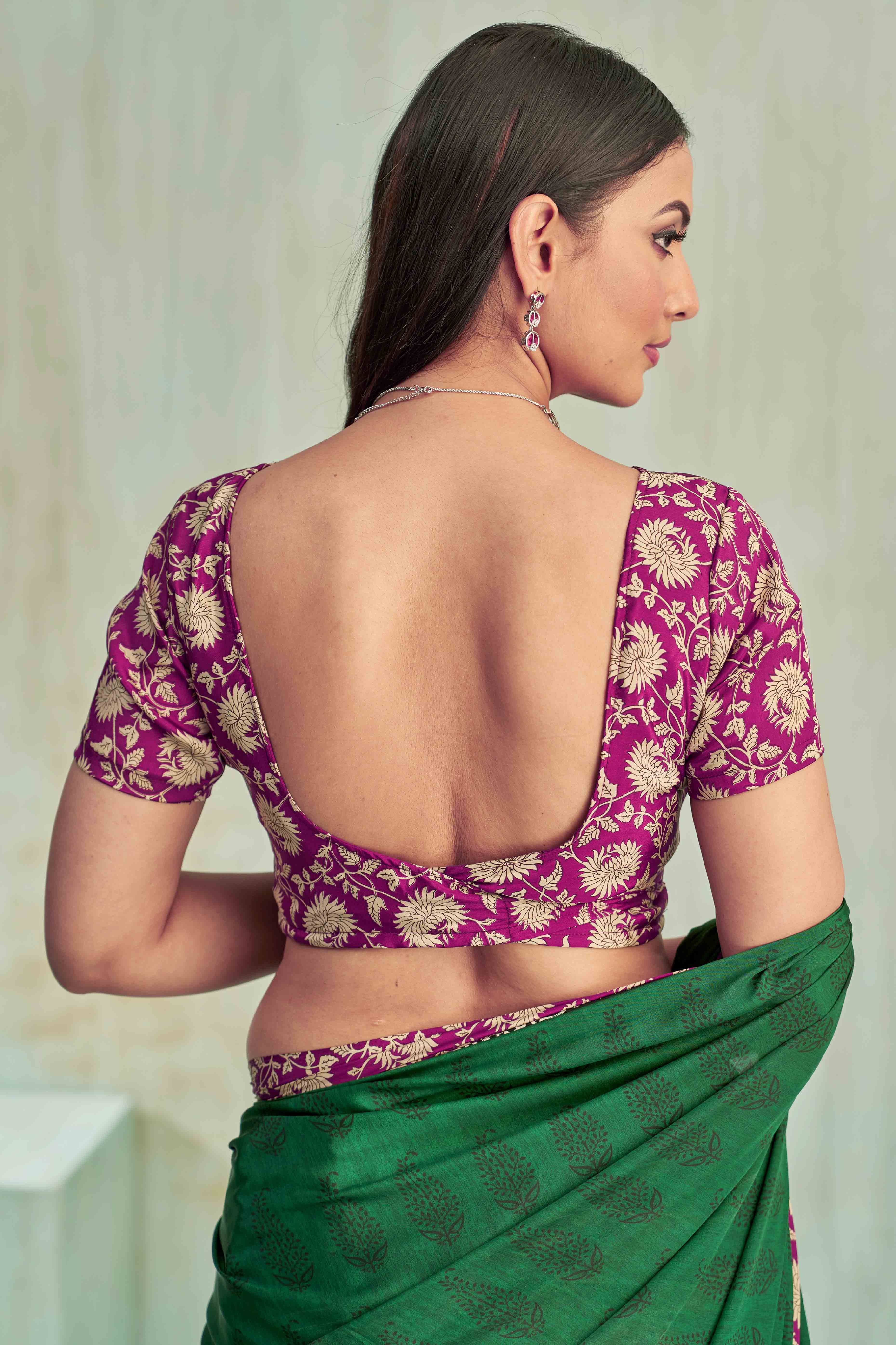 Green Crepe Silk Saree Featuring Delicate Floral Print Work