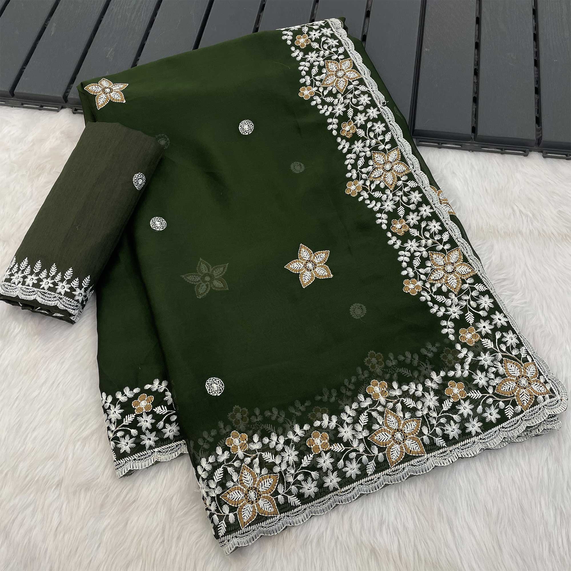 Green Designer Art Silk Saree Enhanced with Fine Floral Embroidery Work