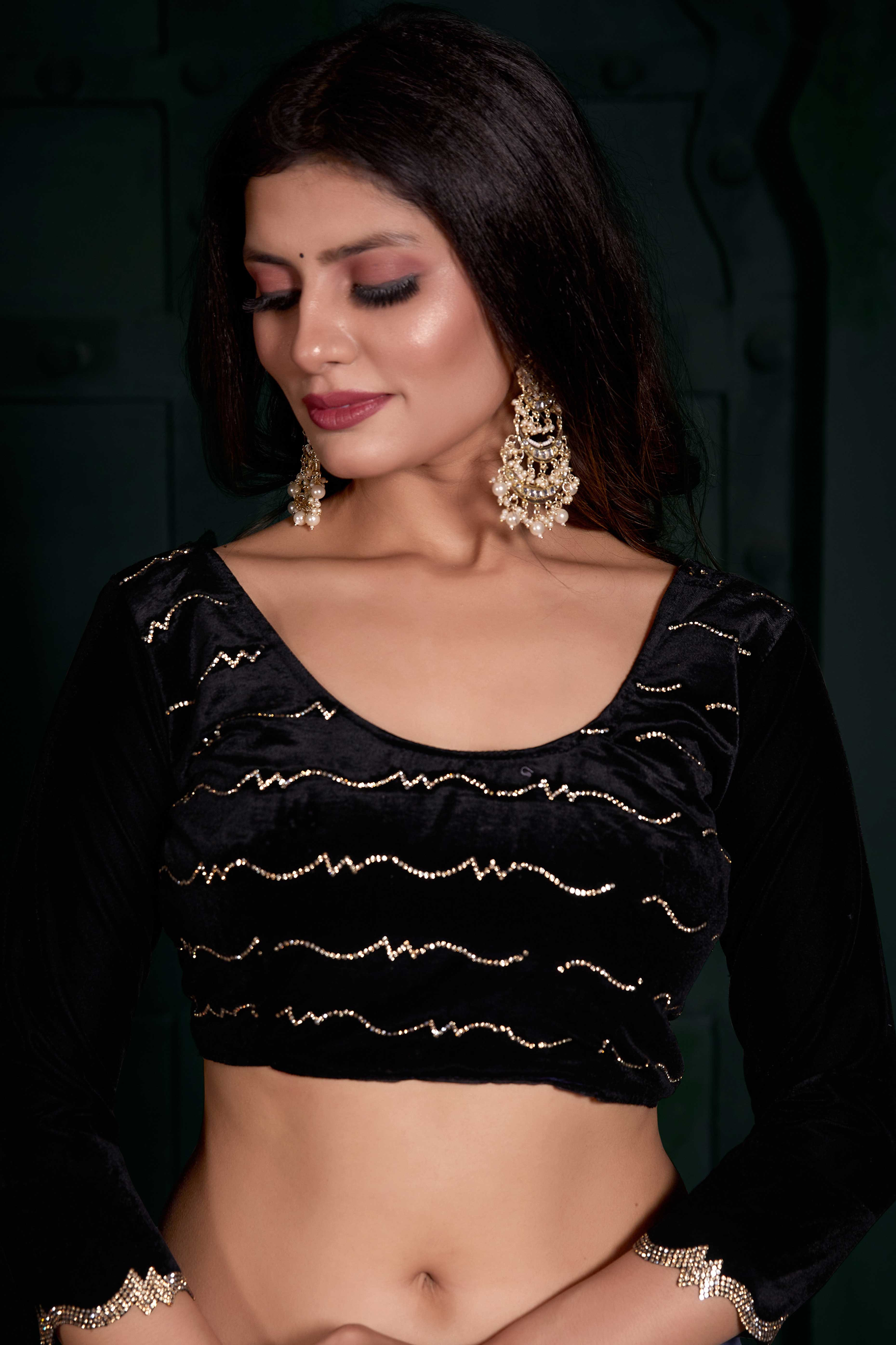 Black Solid With Zarkan Cutwork Border Chiffon Saree With Belt