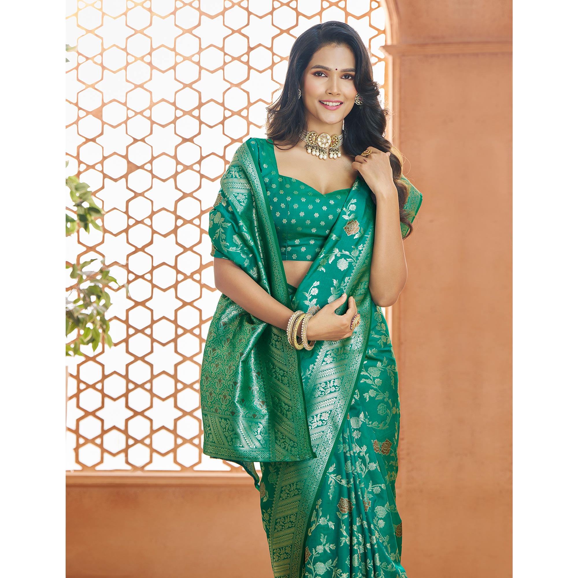 Rama Green Floral Woven Pure Banarasi Silk Saree