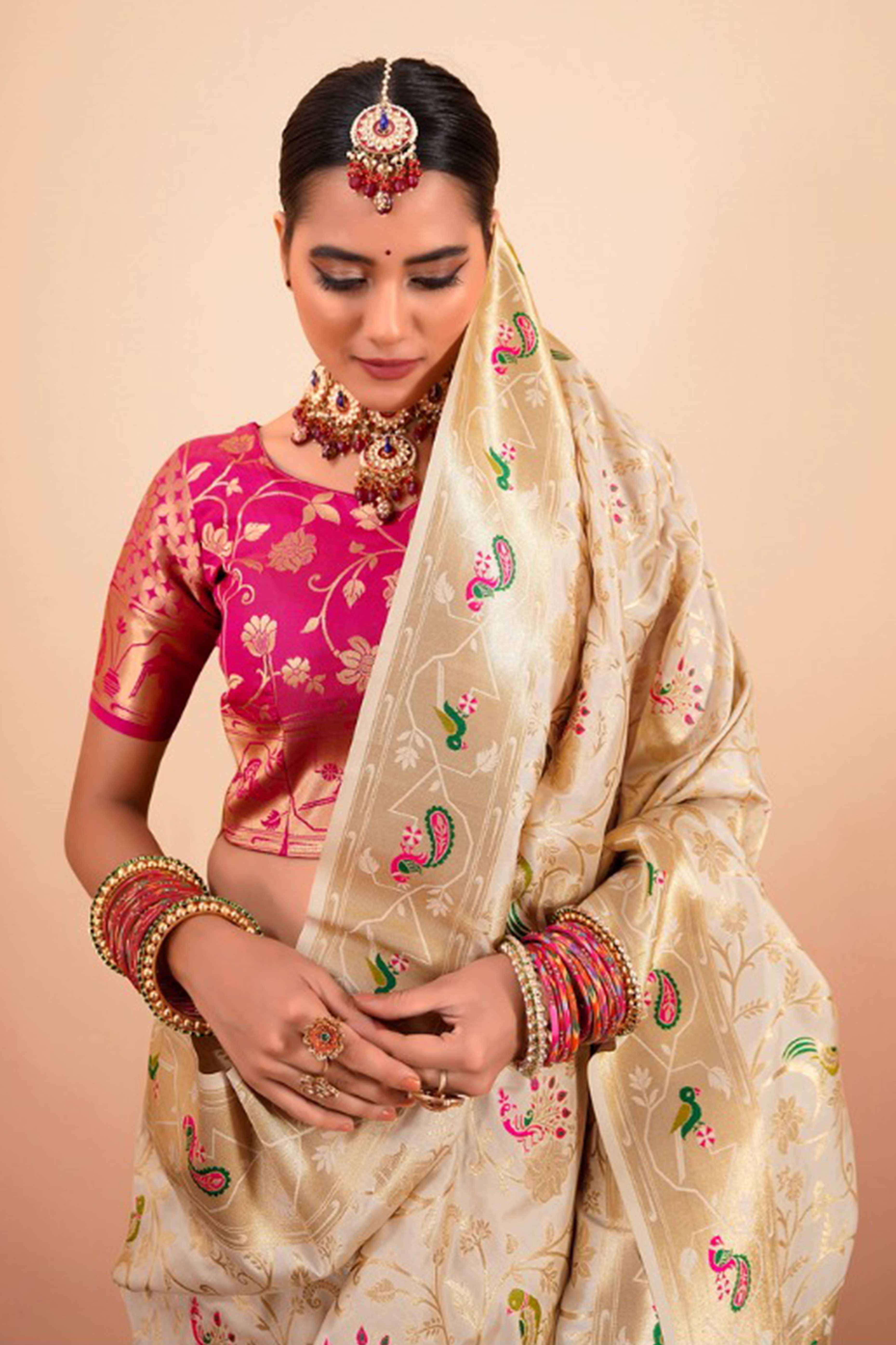 Off White Floral Zari Weaving Pure Silk Paithani Saree