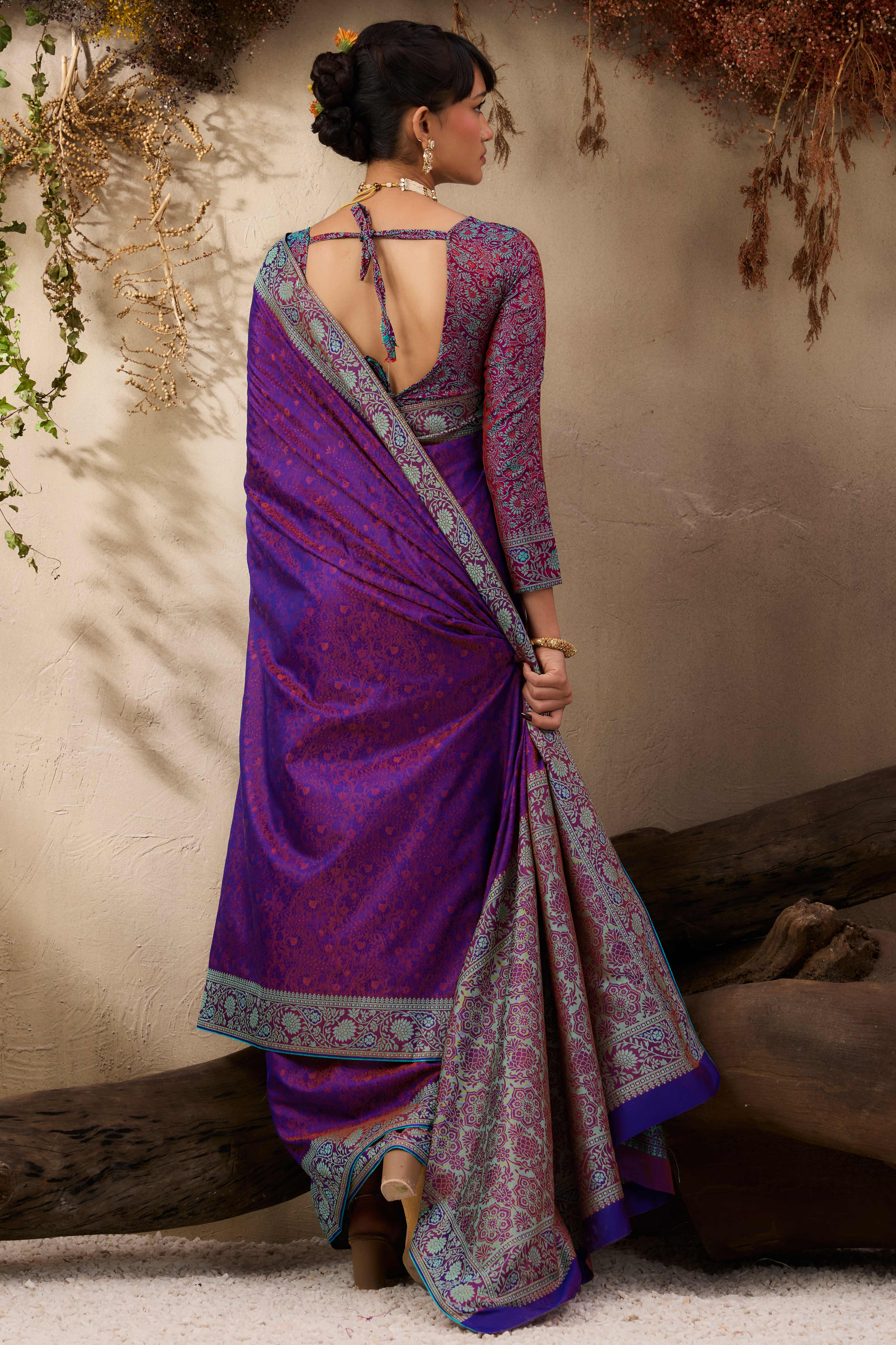 Purple Pure Silk Kanjivaram Handloom Saree Enhanced with Zari Woven Patterns