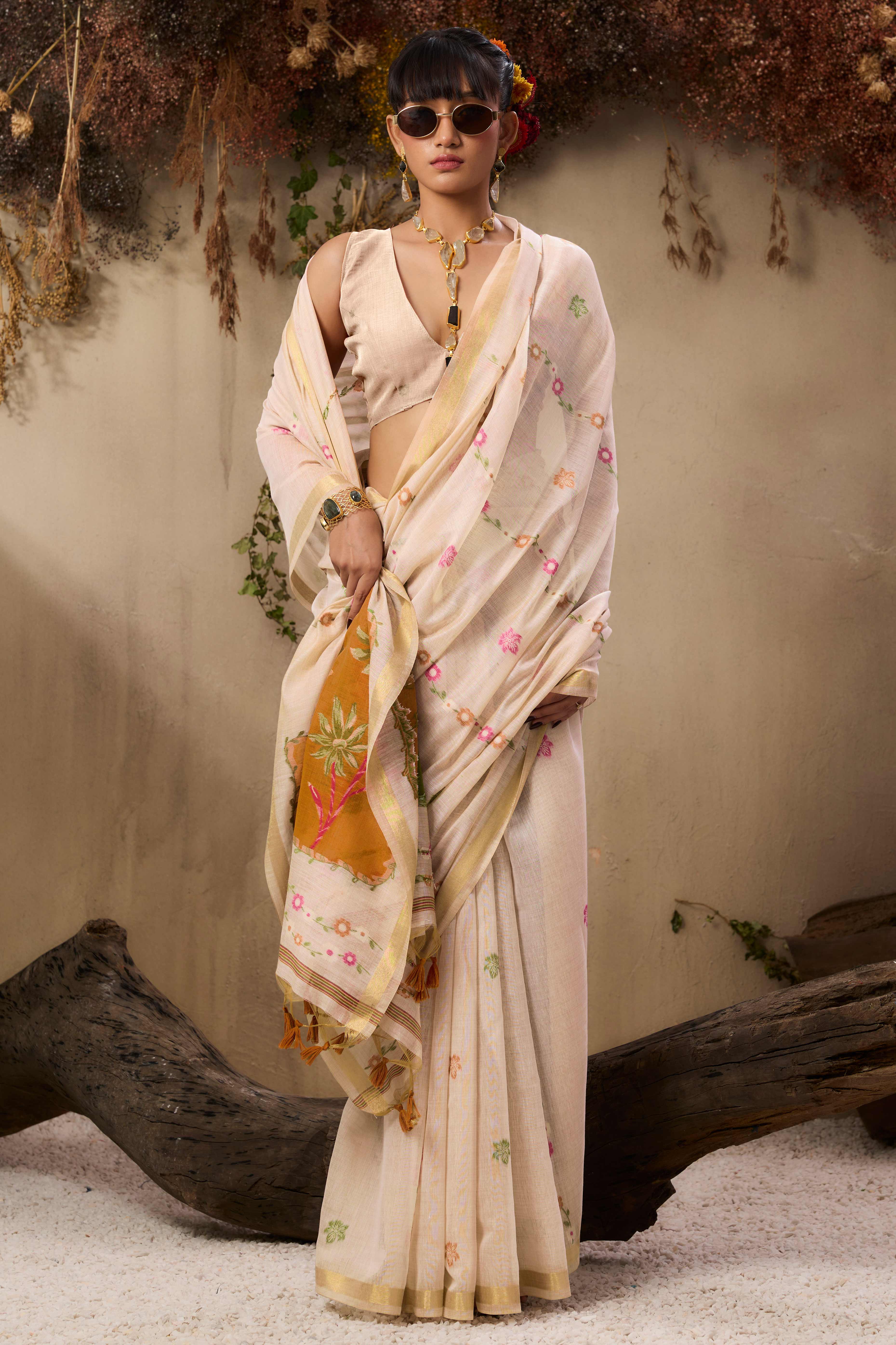 Cream Lightweight Munga Cotton Blend Handloom Saree Featuring Floral Weaving