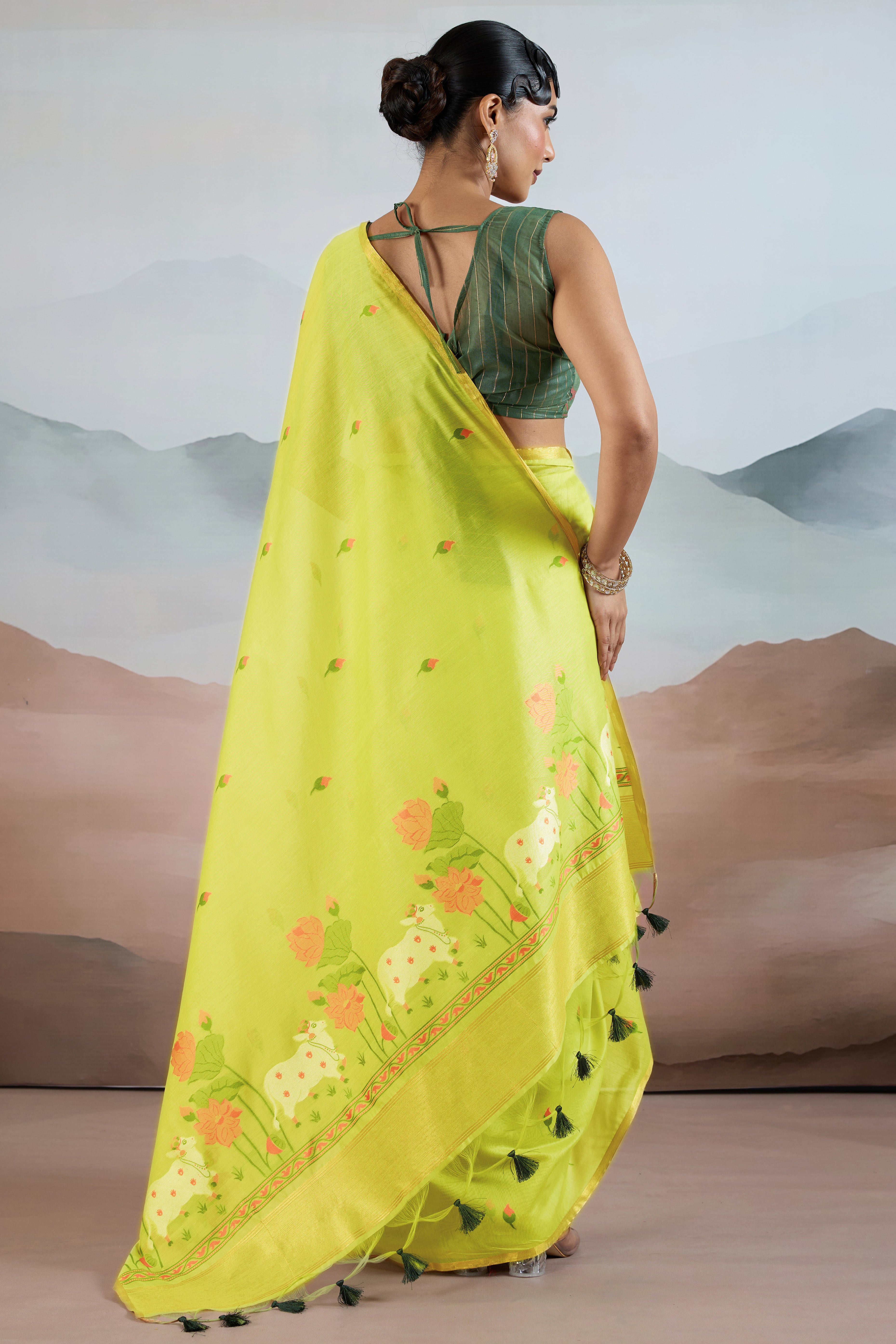 Trendy Green Cotton Blend Weaving Saree Showcasing Floral & Animal Motif & Classic Tassel Pallu