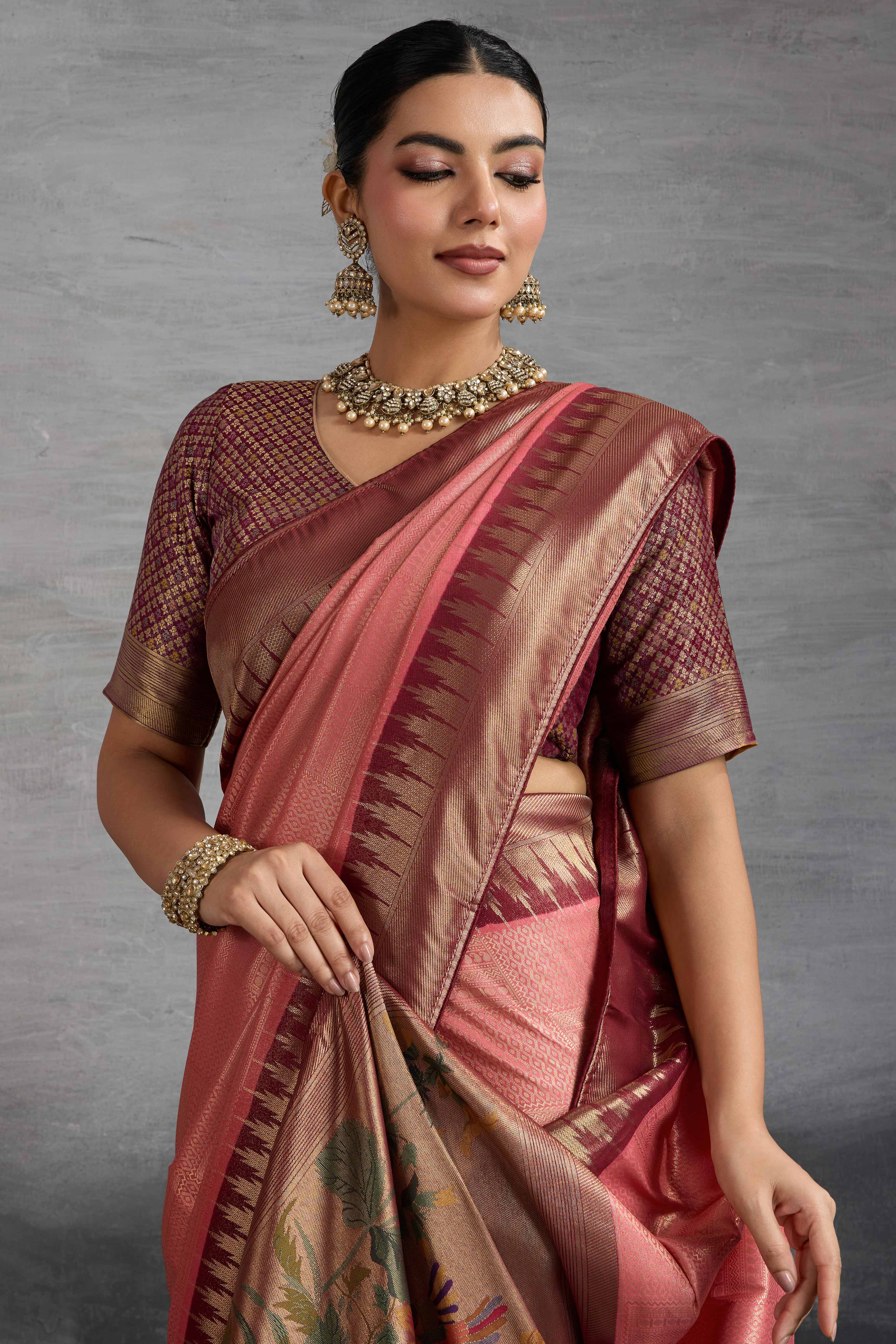 Peach Silk Kanjivaram Saree Enhanced With Kadiyal Weaving Borders