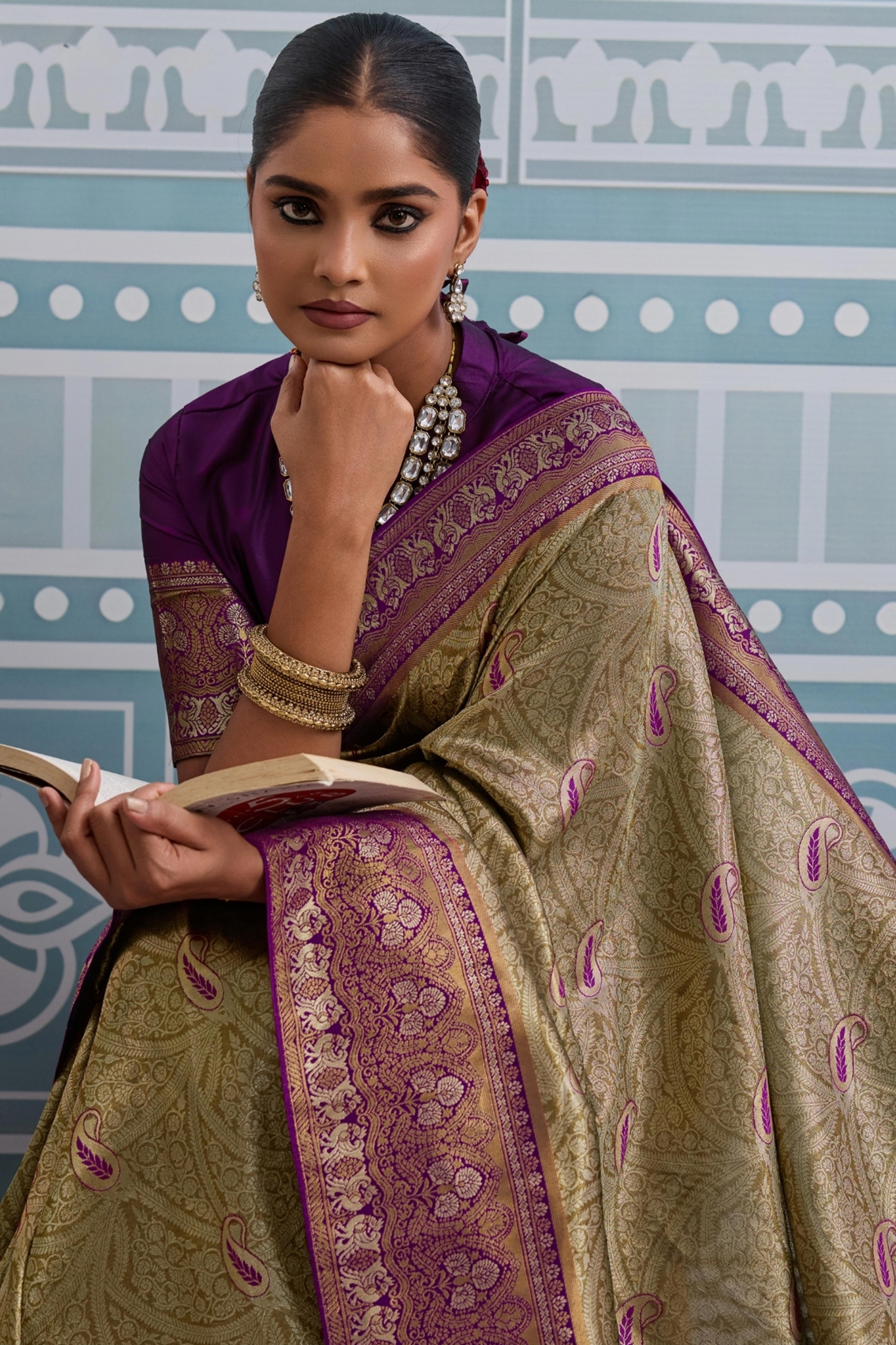 Green Soft Kanjivaram Silk Saree with Classic Zari Weaving for Elegant Styling