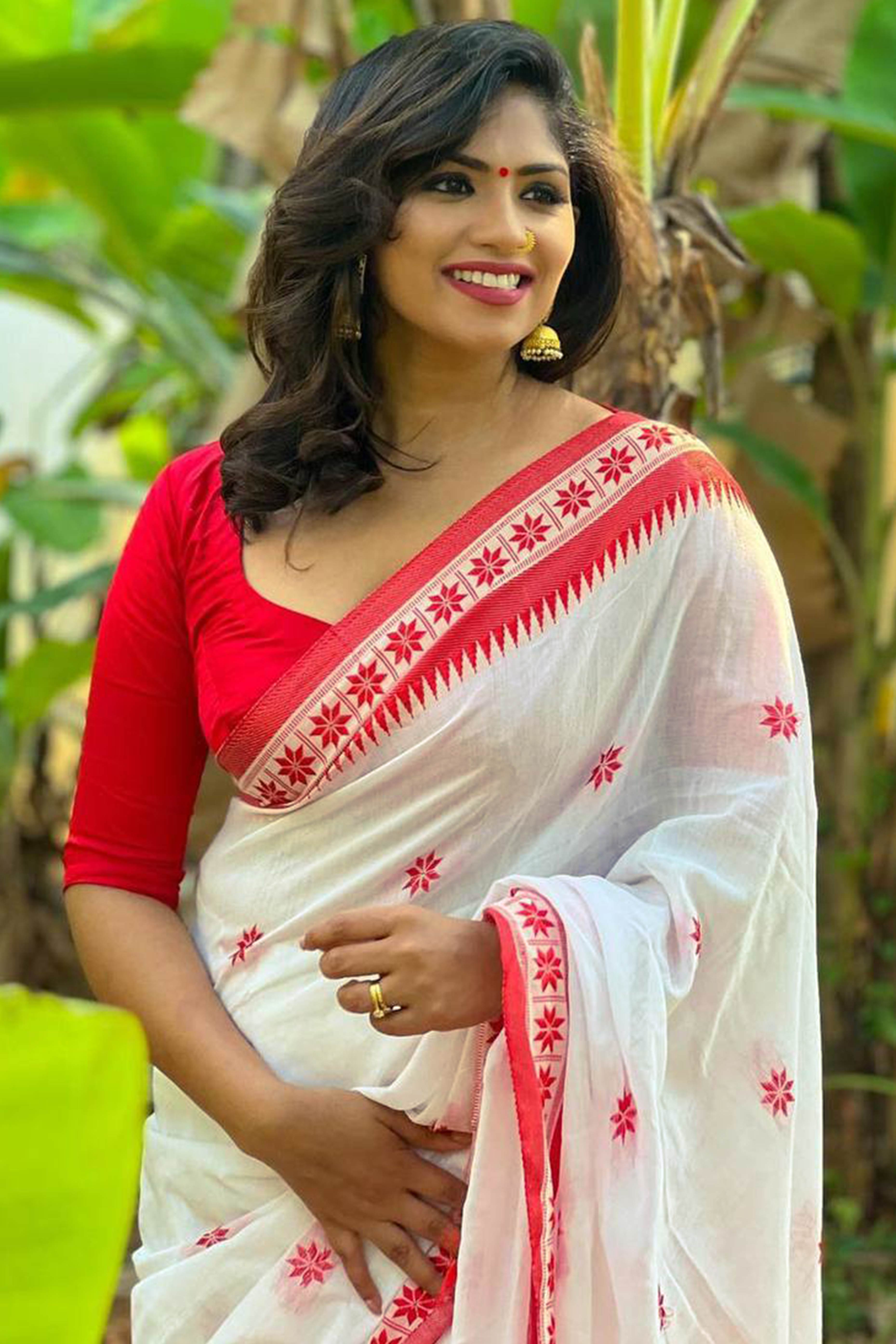 White Traditional Weaving Linen Saree Ideal for Durga Pooja and Spiritual Occasions