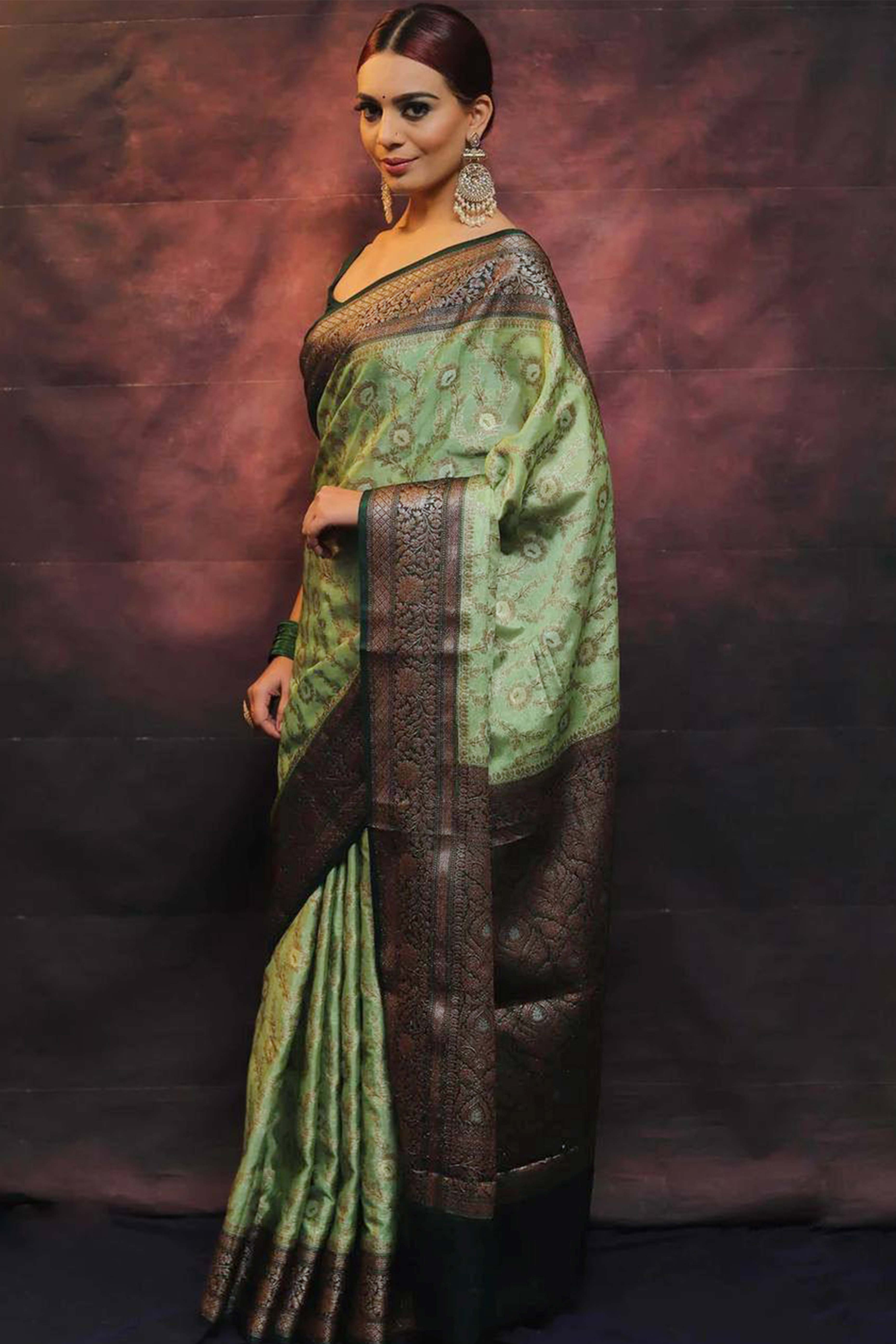 Elegant Green Floral Zari Woven Lichi Banarasi Silk Saree With Intricate Detailing
