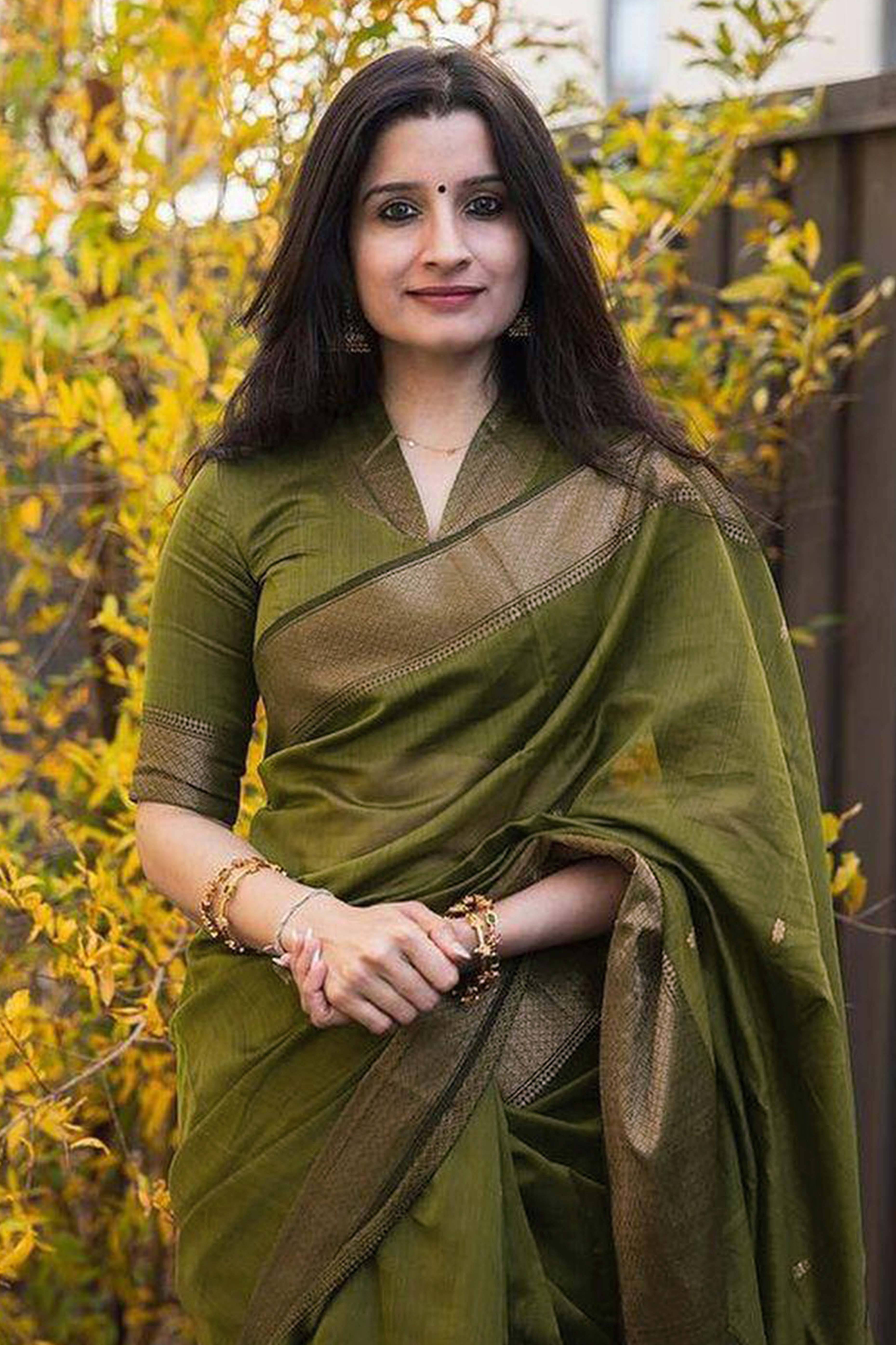 Exquisite Mehendi Green Floral Zari Woven Lichi Banarasi Silk Saree