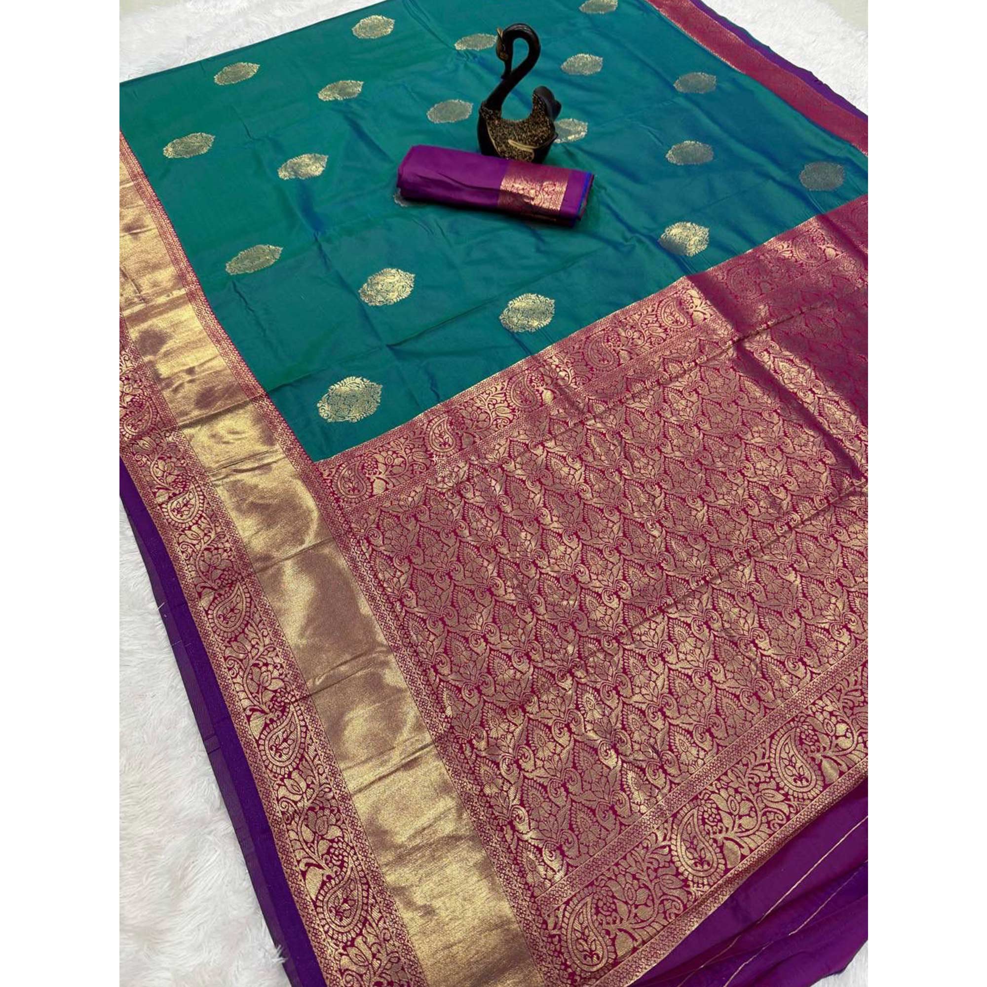 Morpich Green Authentic Kanjivaram Silk Saree Highlighted with Traditional Zari Butti Weaving