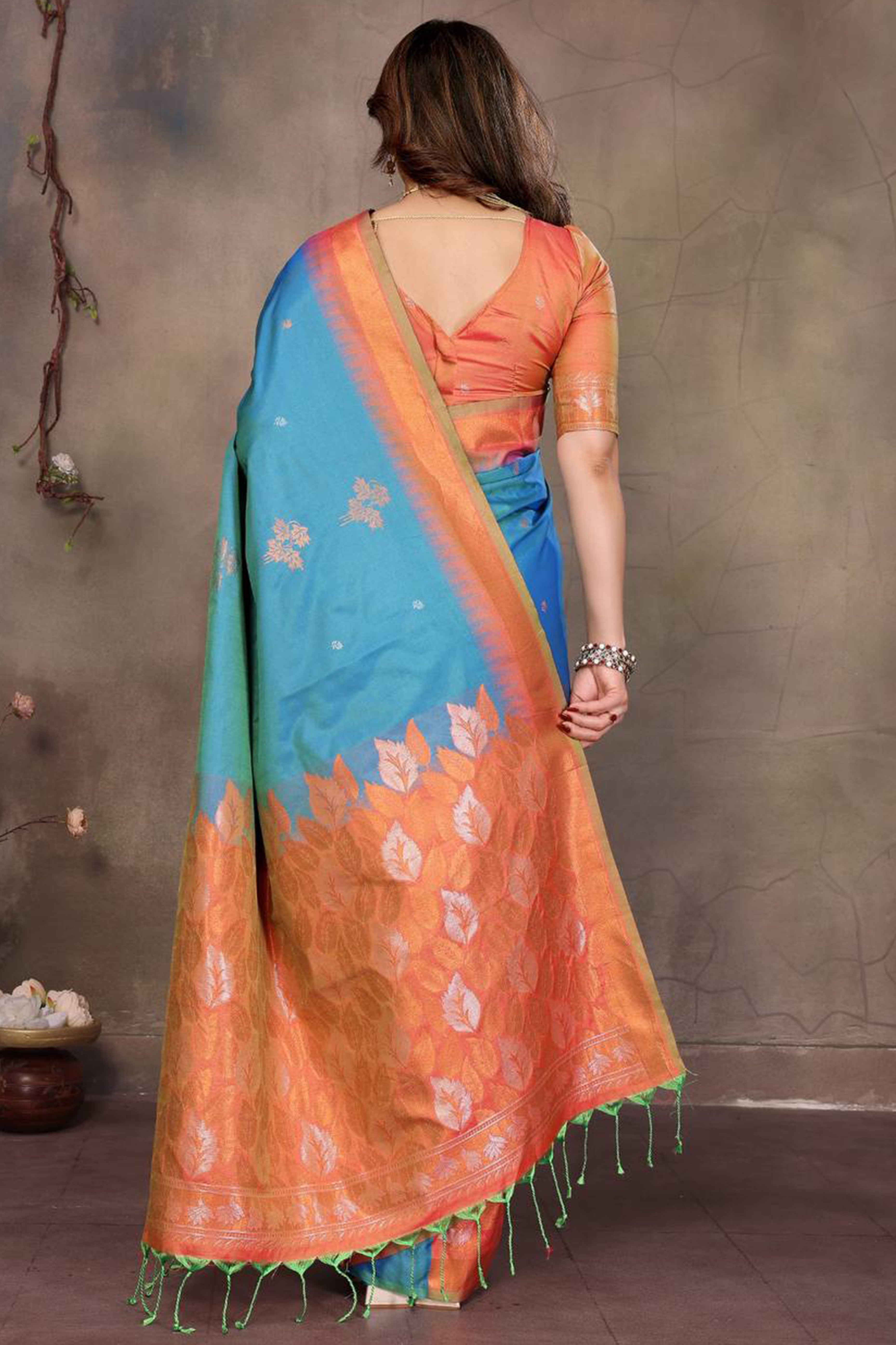 Blue Leaf & Floral Motif Banarasi Silk Saree With Luxurious Zari Weaving Two Tone Weaving
