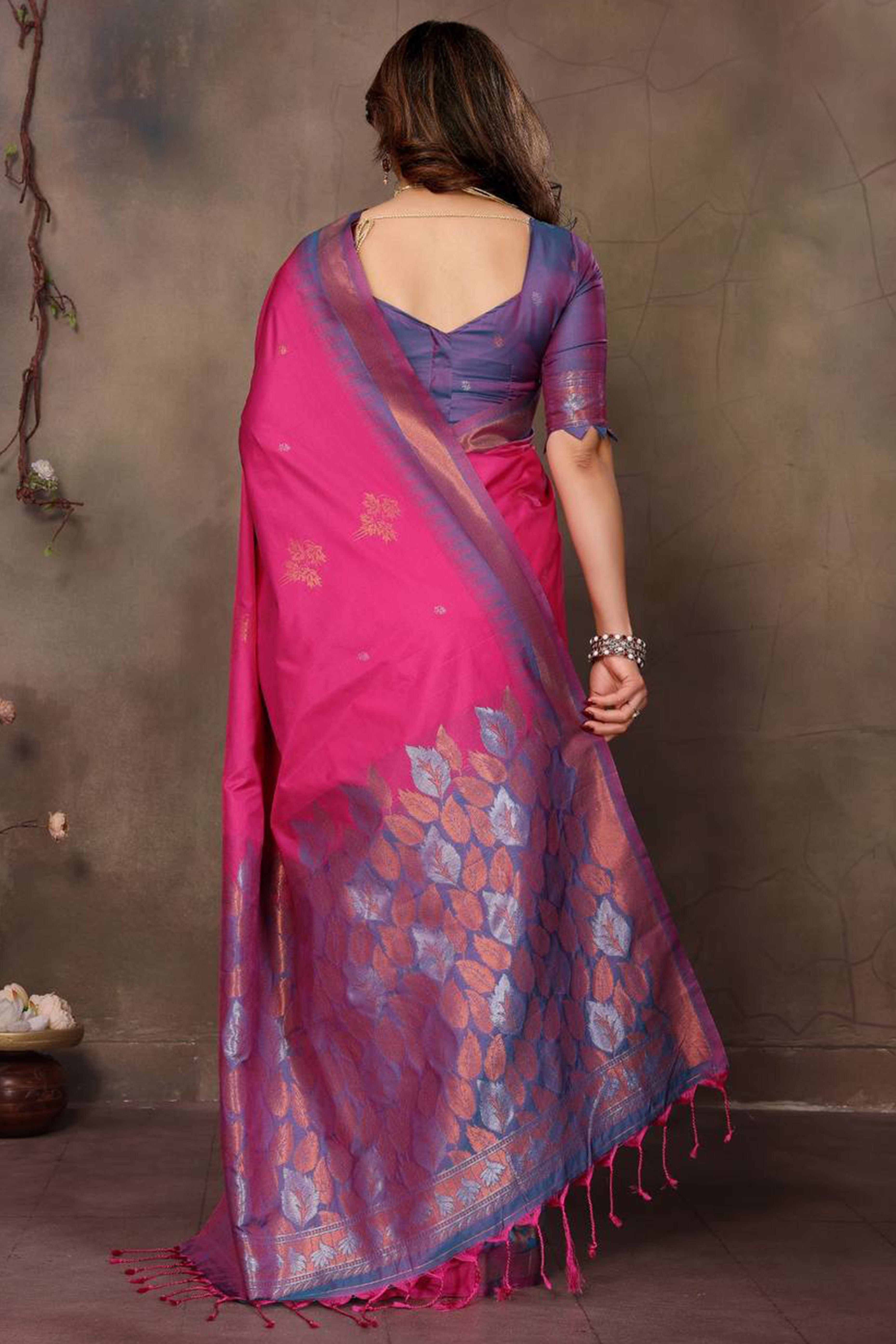 Magenta Leaf & Floral Motif Banarasi Silk Saree With Luxurious Zari Weaving Two Tone Weaving