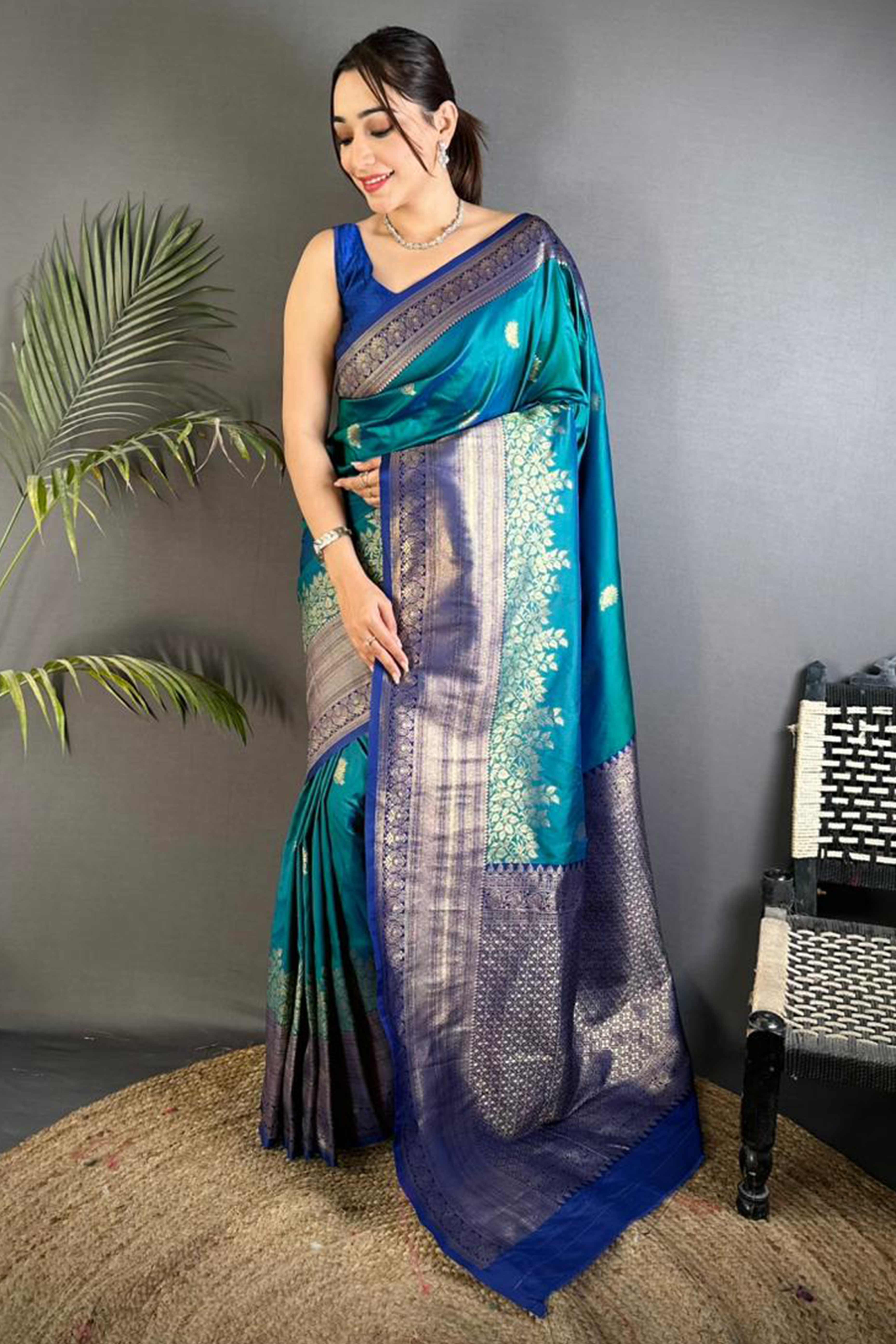 Teal Green Royal Kanjivaram Silk Saree Adorned with Handwoven Zari Butti Detailing