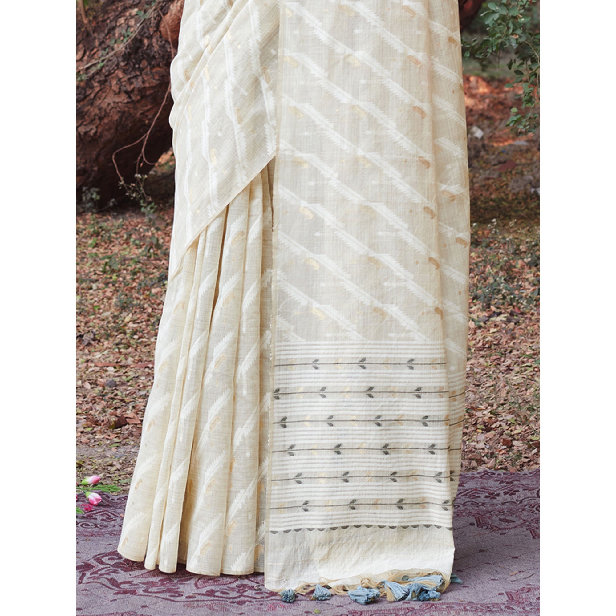 Off White & Grey Woven Cotton Silk Saree With Tassels