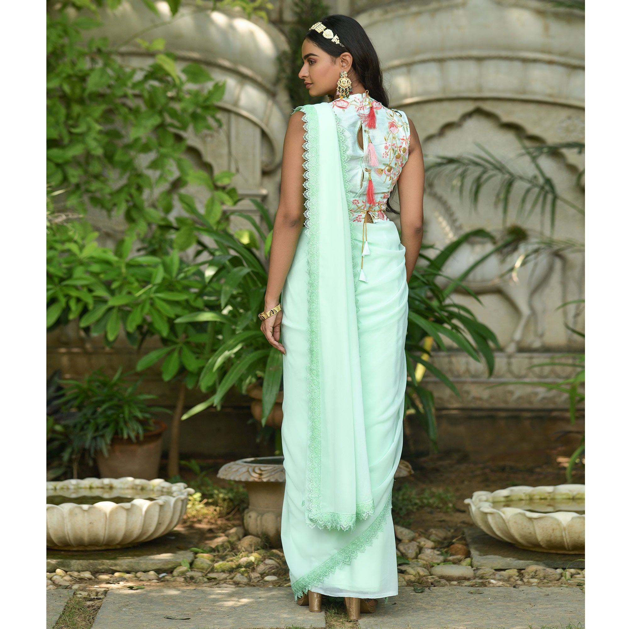 Green Solid Georgette Saree With Embroidered Bloue Piece