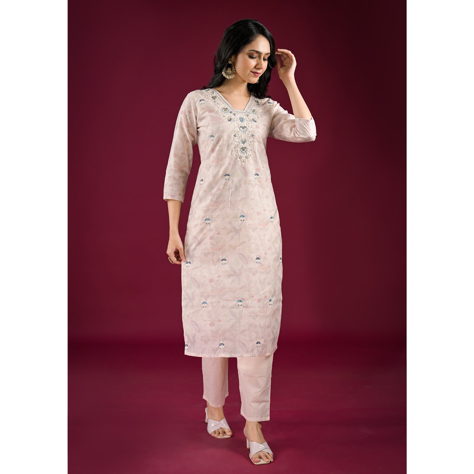 Linen White Floral Embroidered Chanderi Silk Salwar Suit