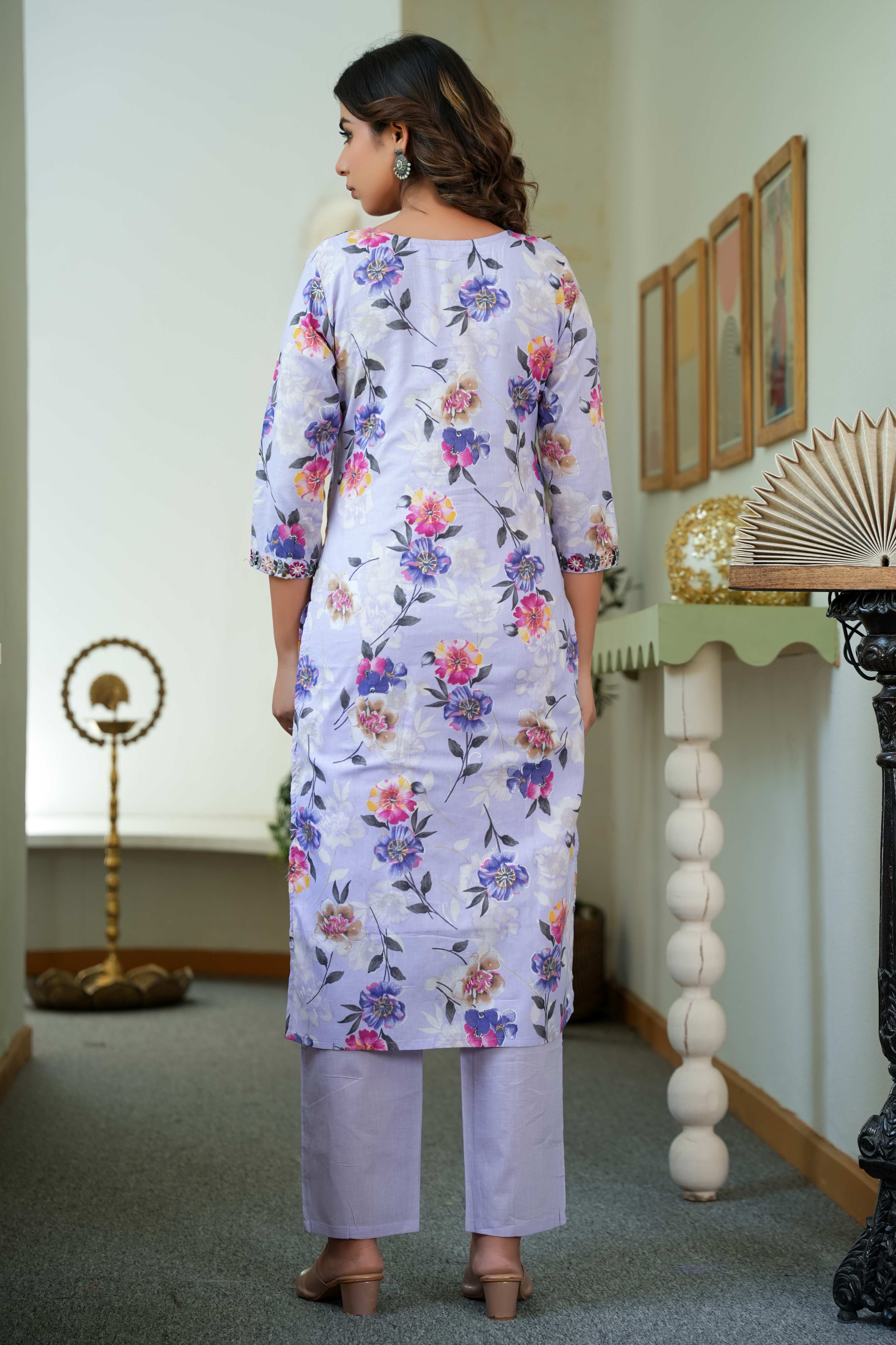 Soft Floral Printed Straight Kurta Set in Light Lavender Pure Cotton for Subtle Elegance