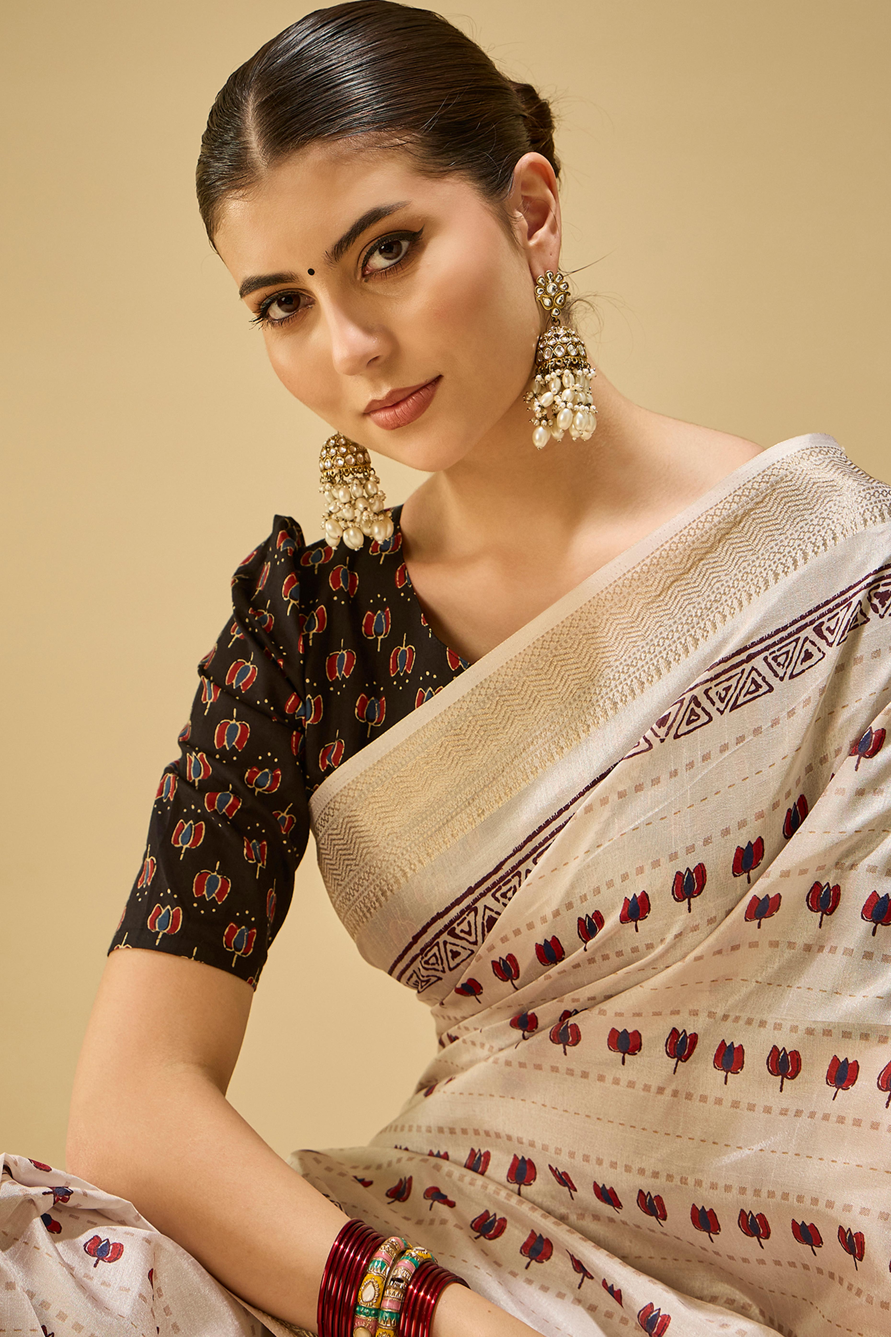 Refined Cream Floral Patterned Katki Cotton Silk Saree Highlighted By Tassel Pallu