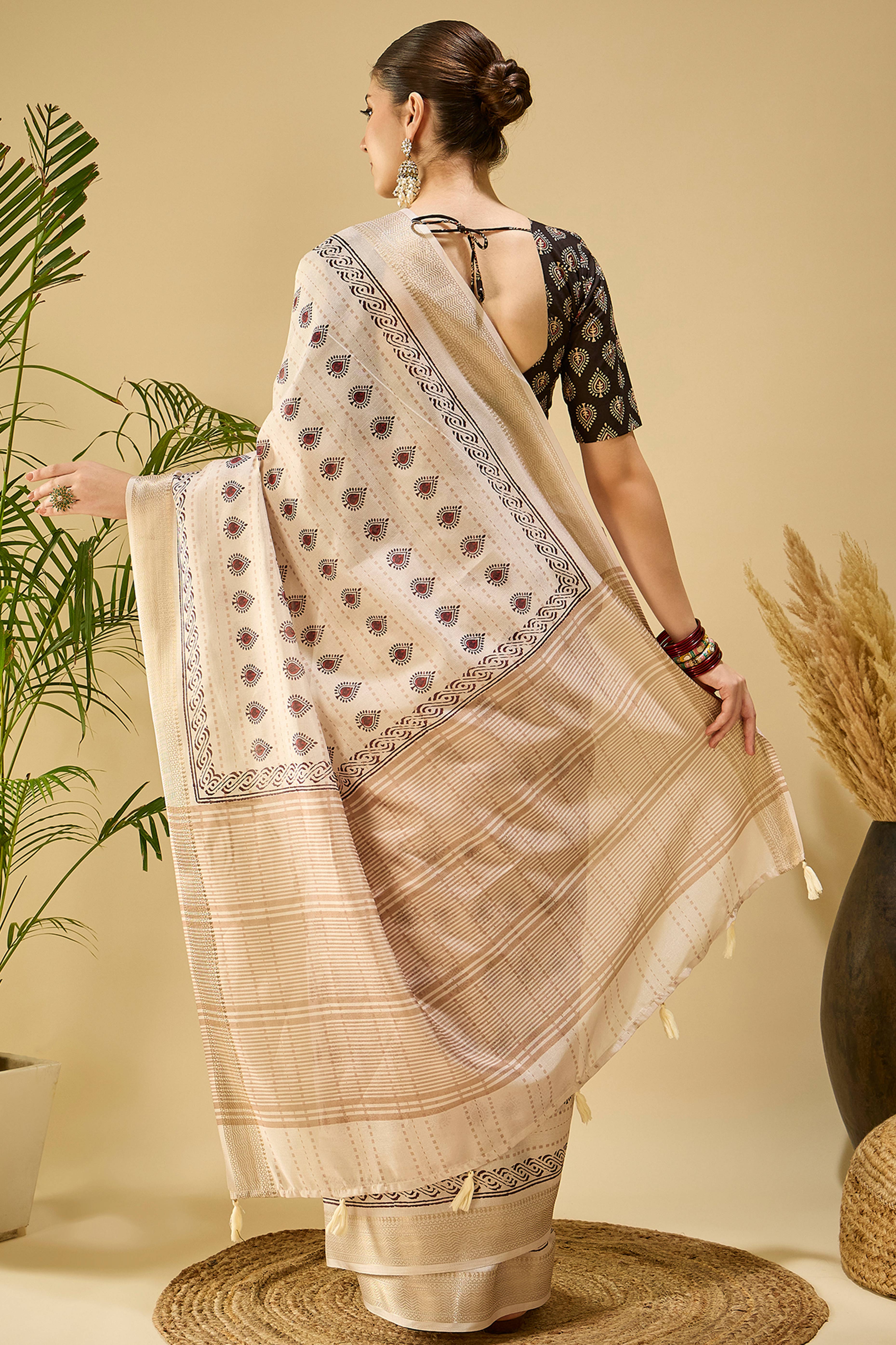 Ivory Cream Floral Printed Katki Cotton Silk Saree With Graceful Tassel Pallu