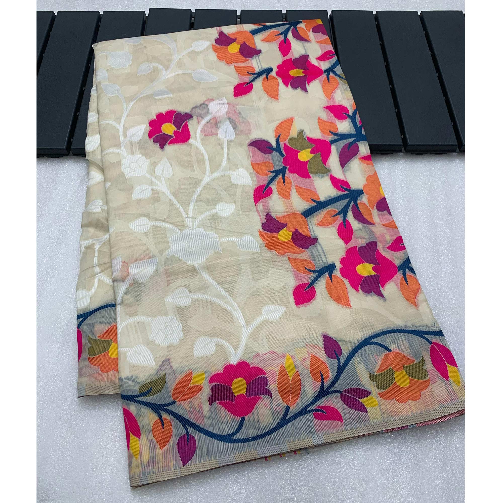 Cream Floral Woven Cotton Jacquard Jamdani Saree With A Graceful Tassel Border