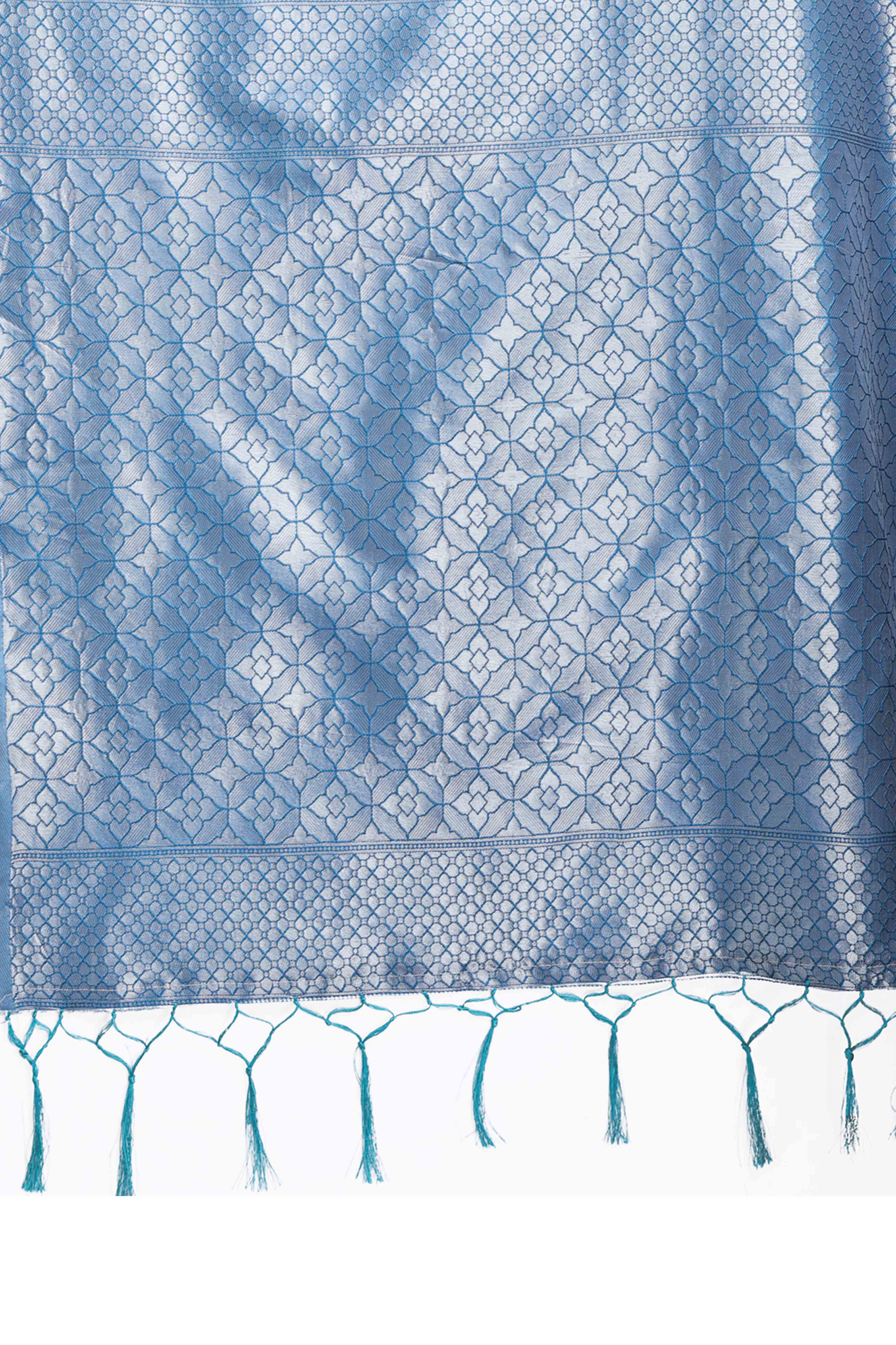 Luxurious Peach Zari Weaving Silk Blend Saree with Delicate Beauty