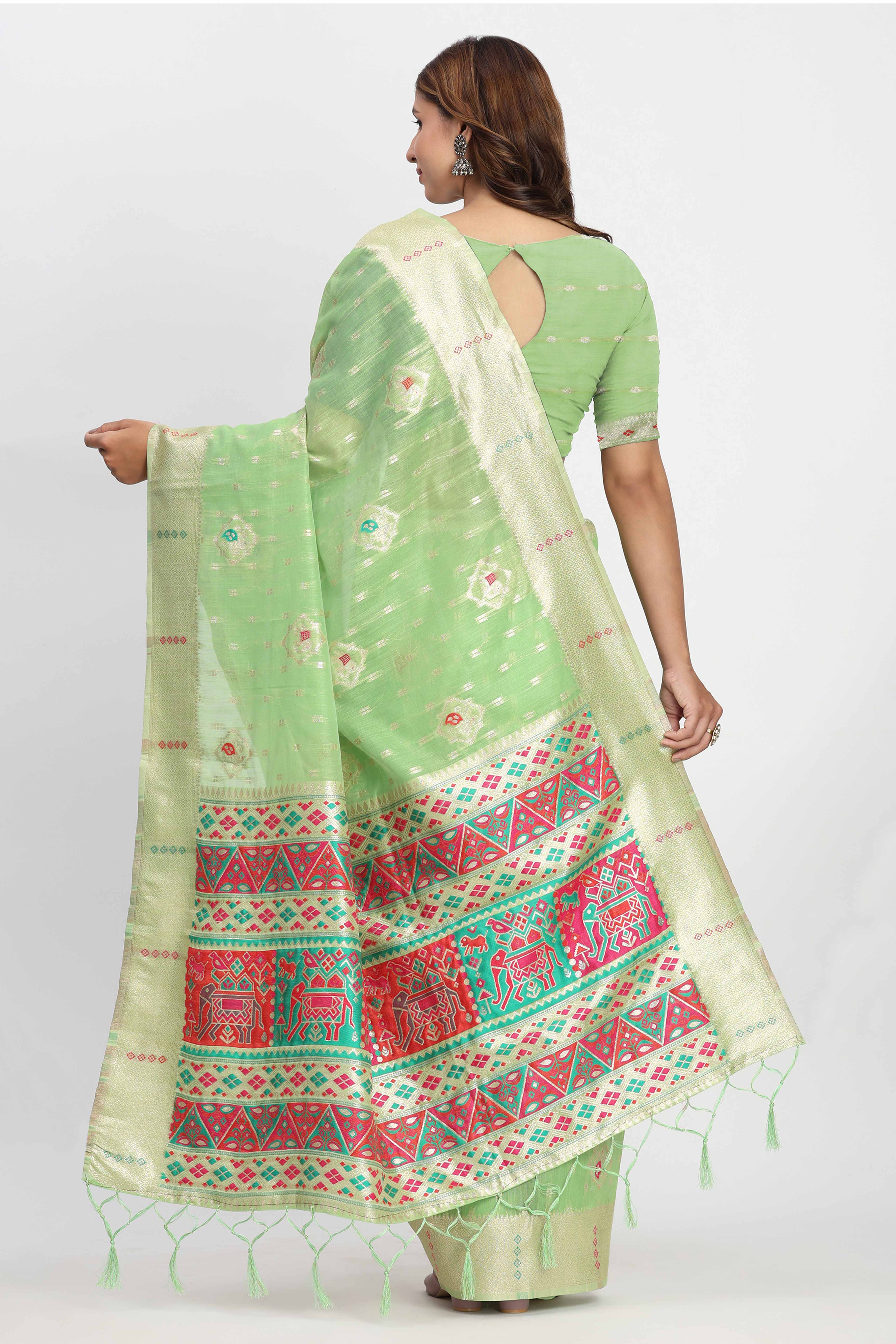 Shimmering Green linen Cotton Saree Embellished With Rich Zari Weaving And Tassels Pallu