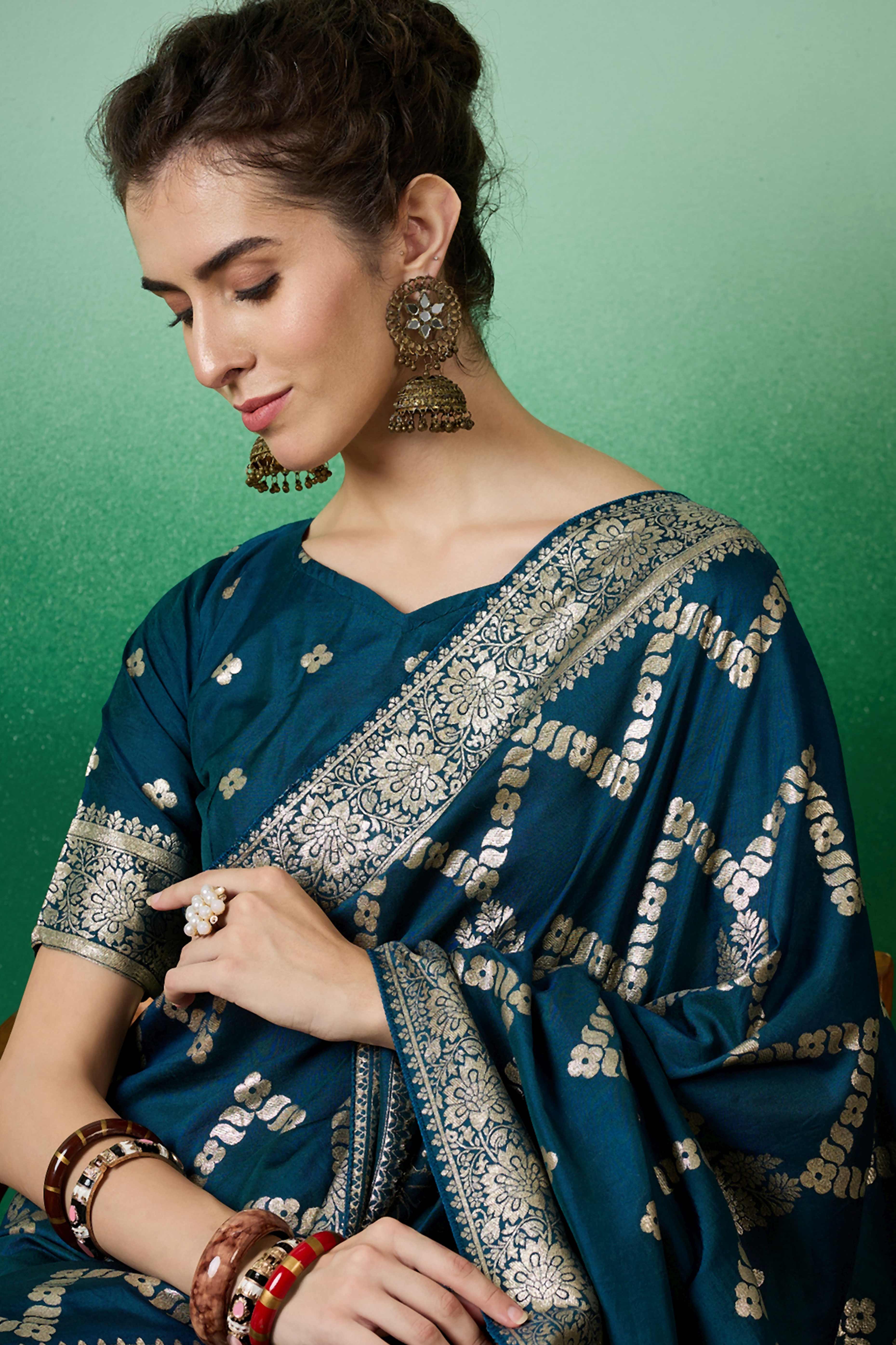 Rich Teal Blue Cotton Blend Jacquard Saree Adorned With Floral Weaving & Graceful Tassel Pallu