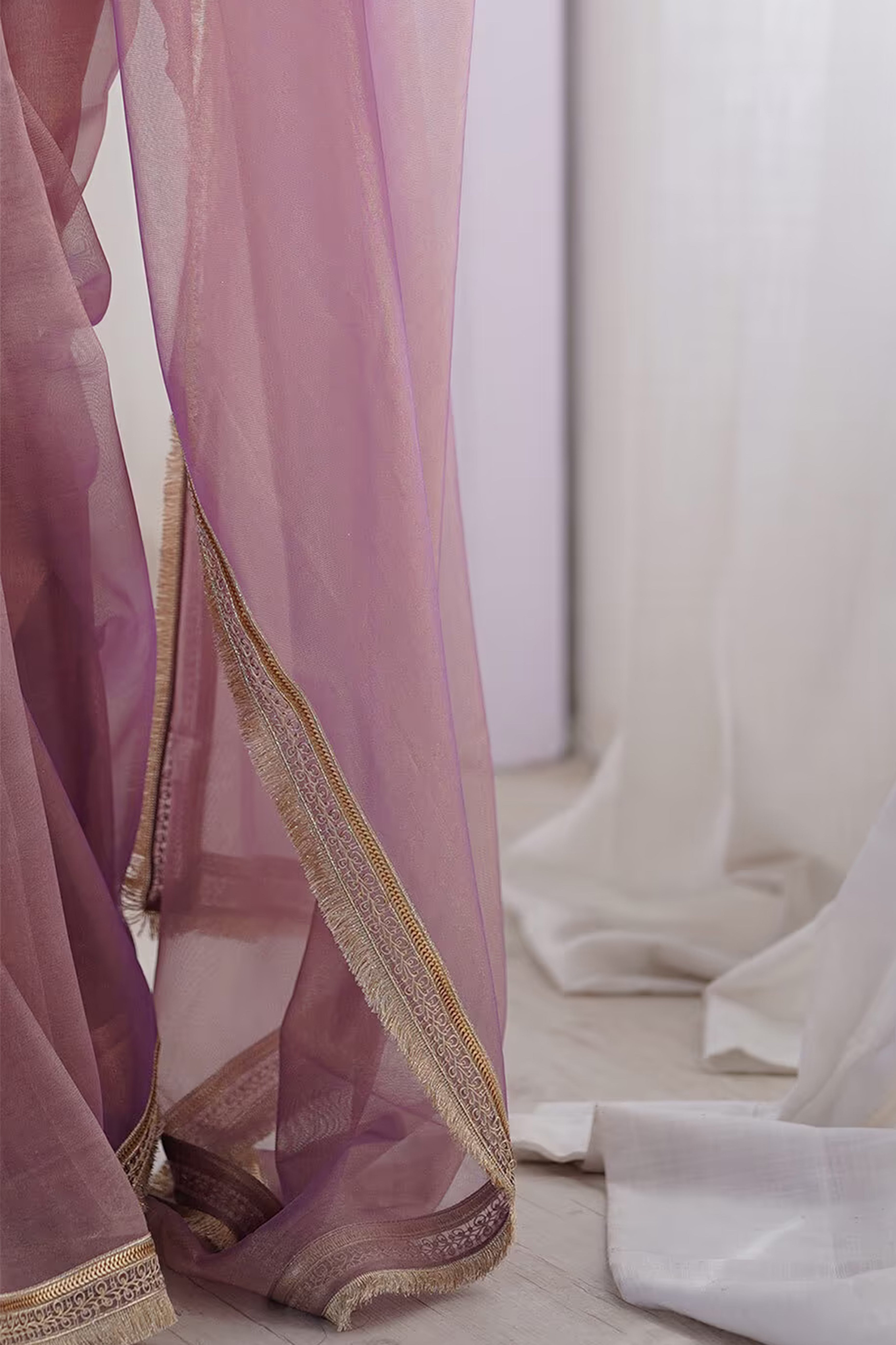 Purple Solid Pattern Net Saree with Refined Lace Work for Parties