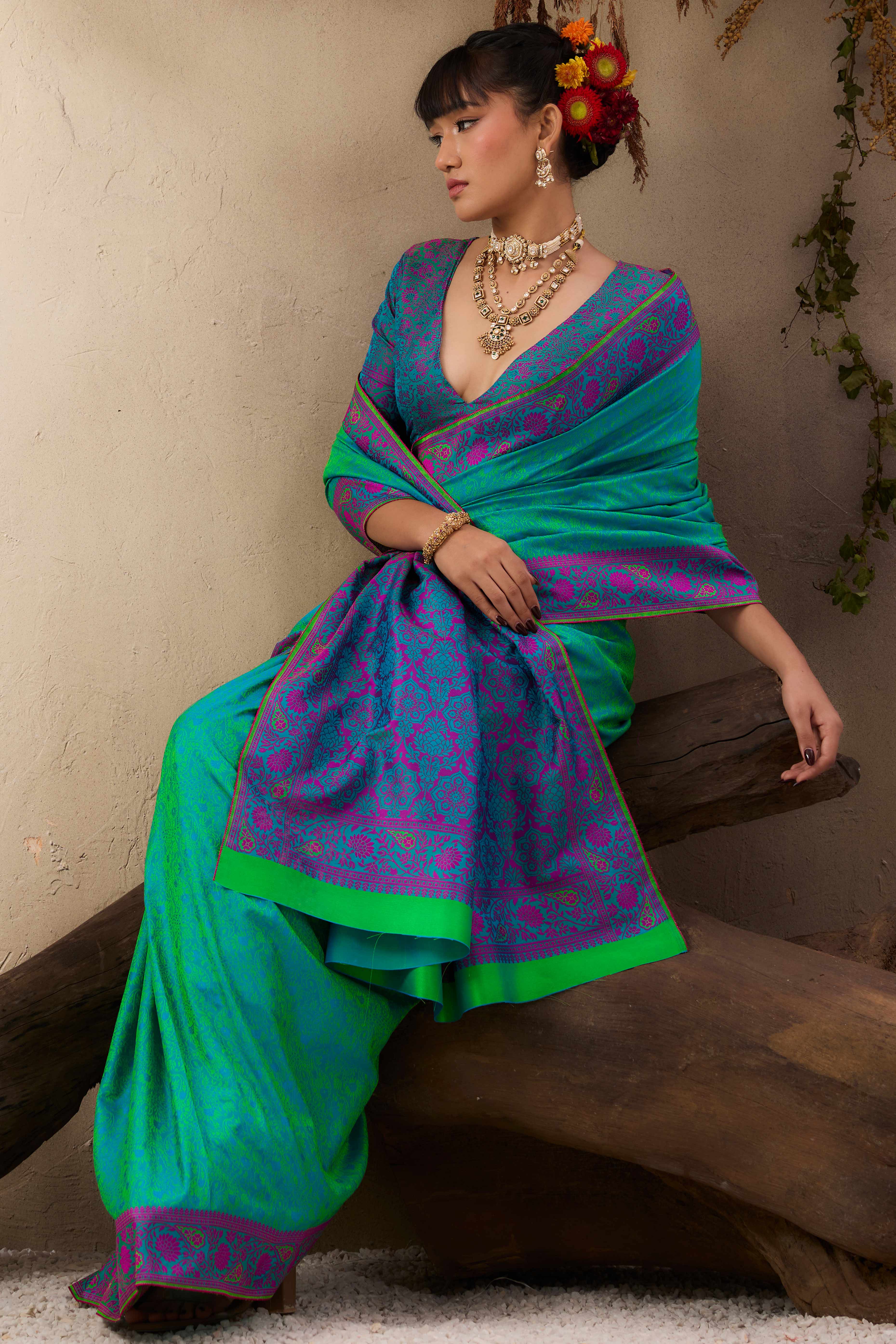 Turquoise Pure Silk Kanjivaram Handloom Saree Enhanced with Zari Woven Patterns