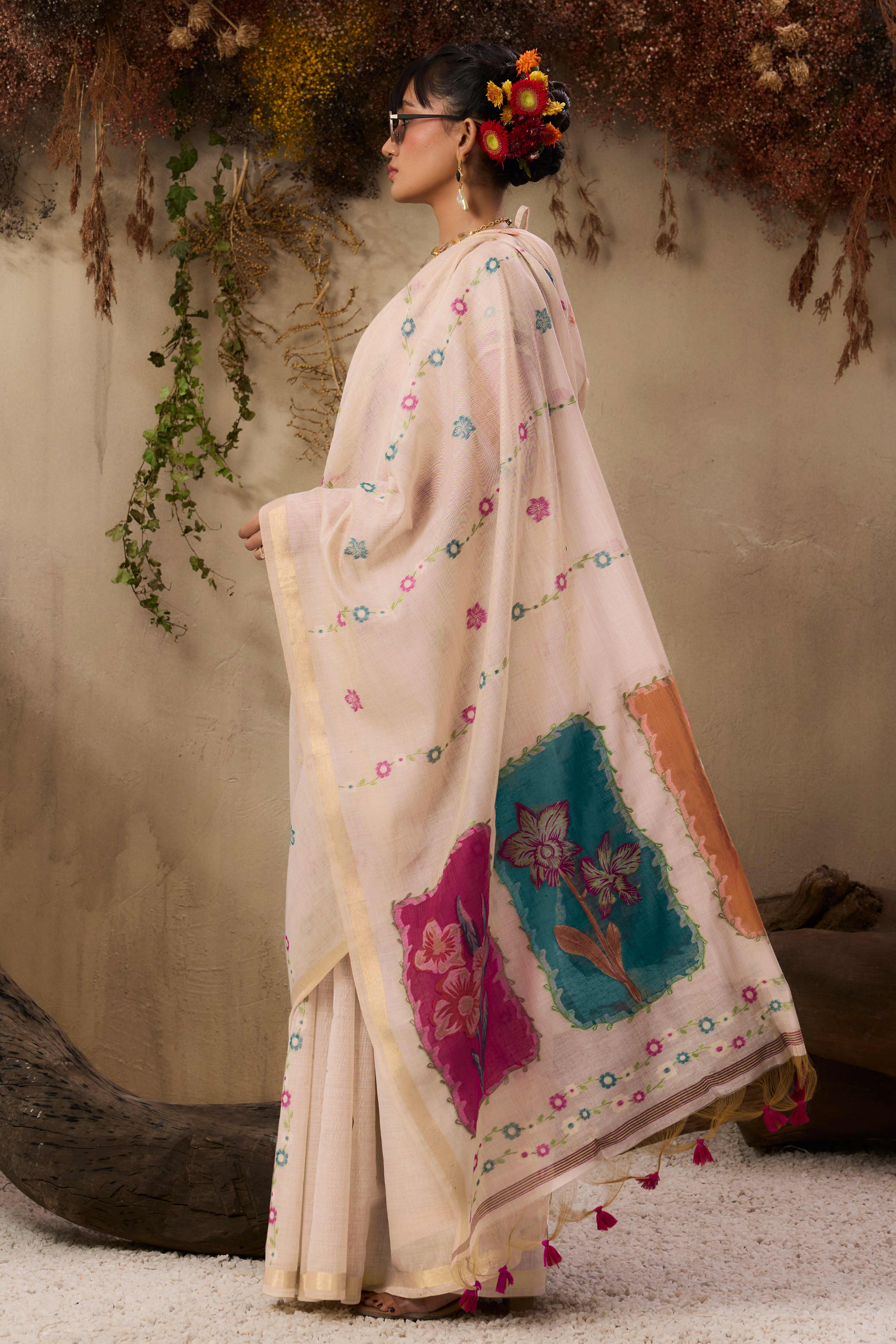 Cream Handloom Munga Cotton Blend Saree with Elegant Floral Weaving