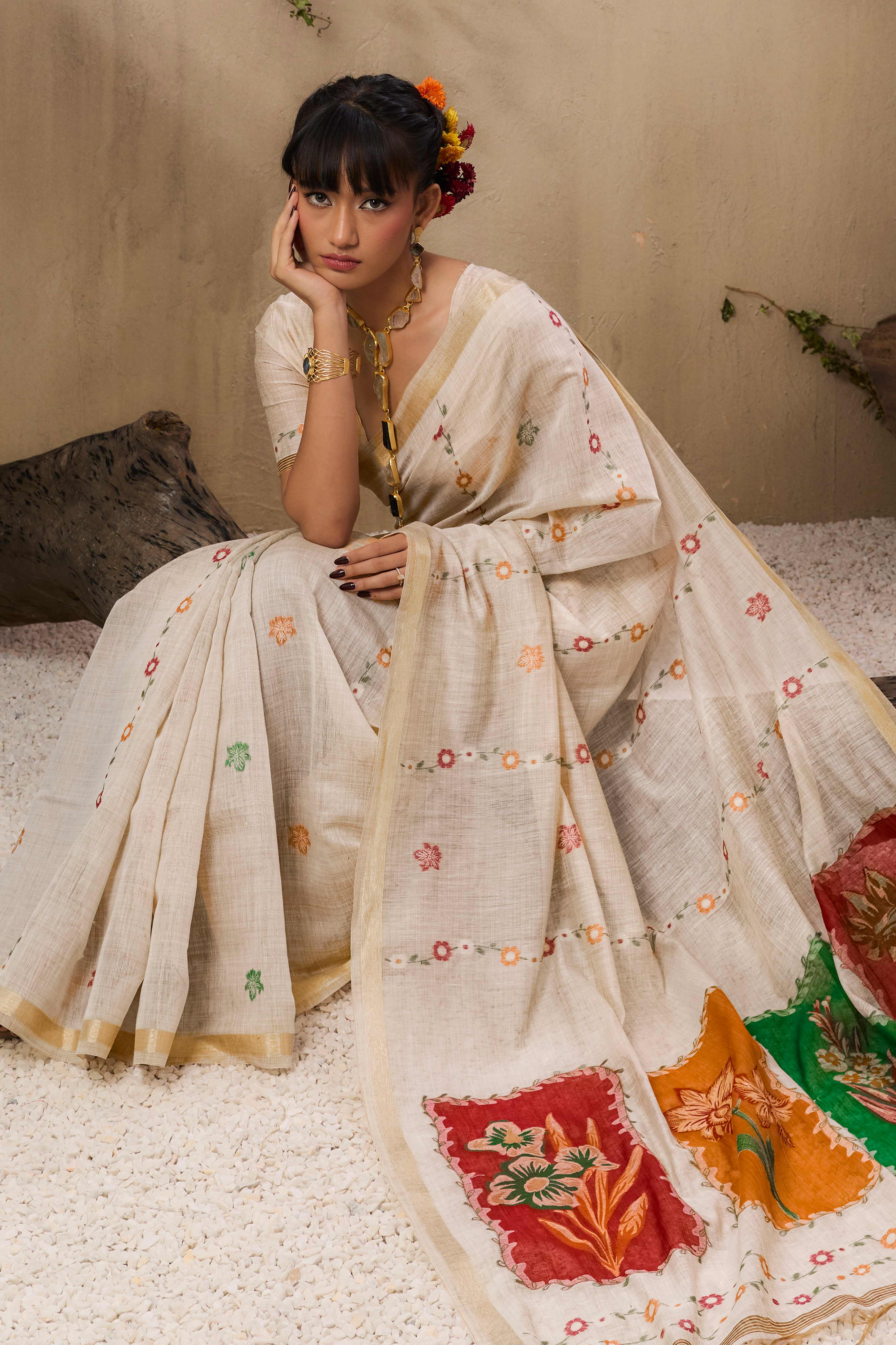 Cream Traditional Handloom Saree in Munga Cotton Blend with Floral Woven Motifs