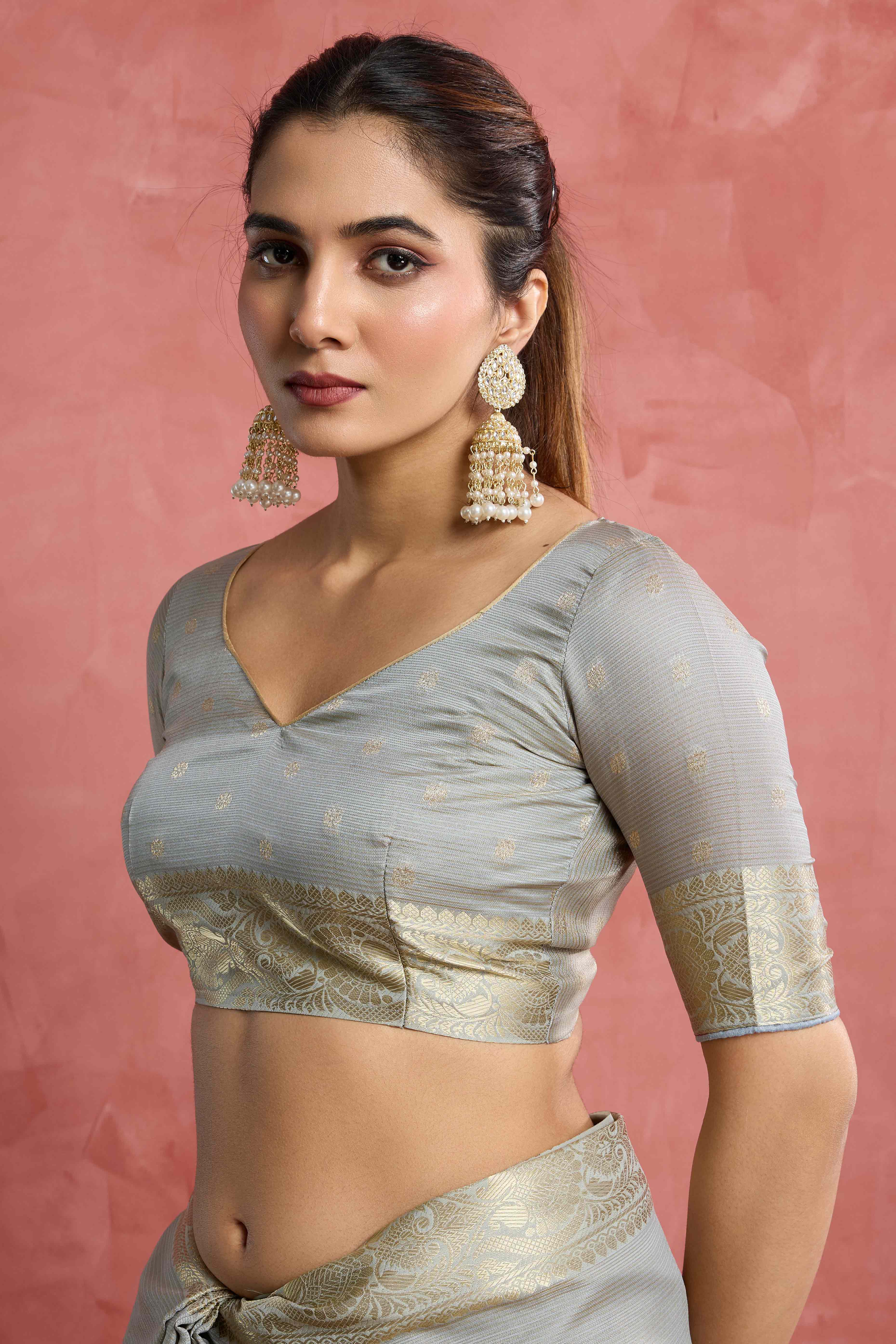 Contemporary Grey Silk Blend Saree Flaunting Alternate Buttas With Piping & Tassel Accents