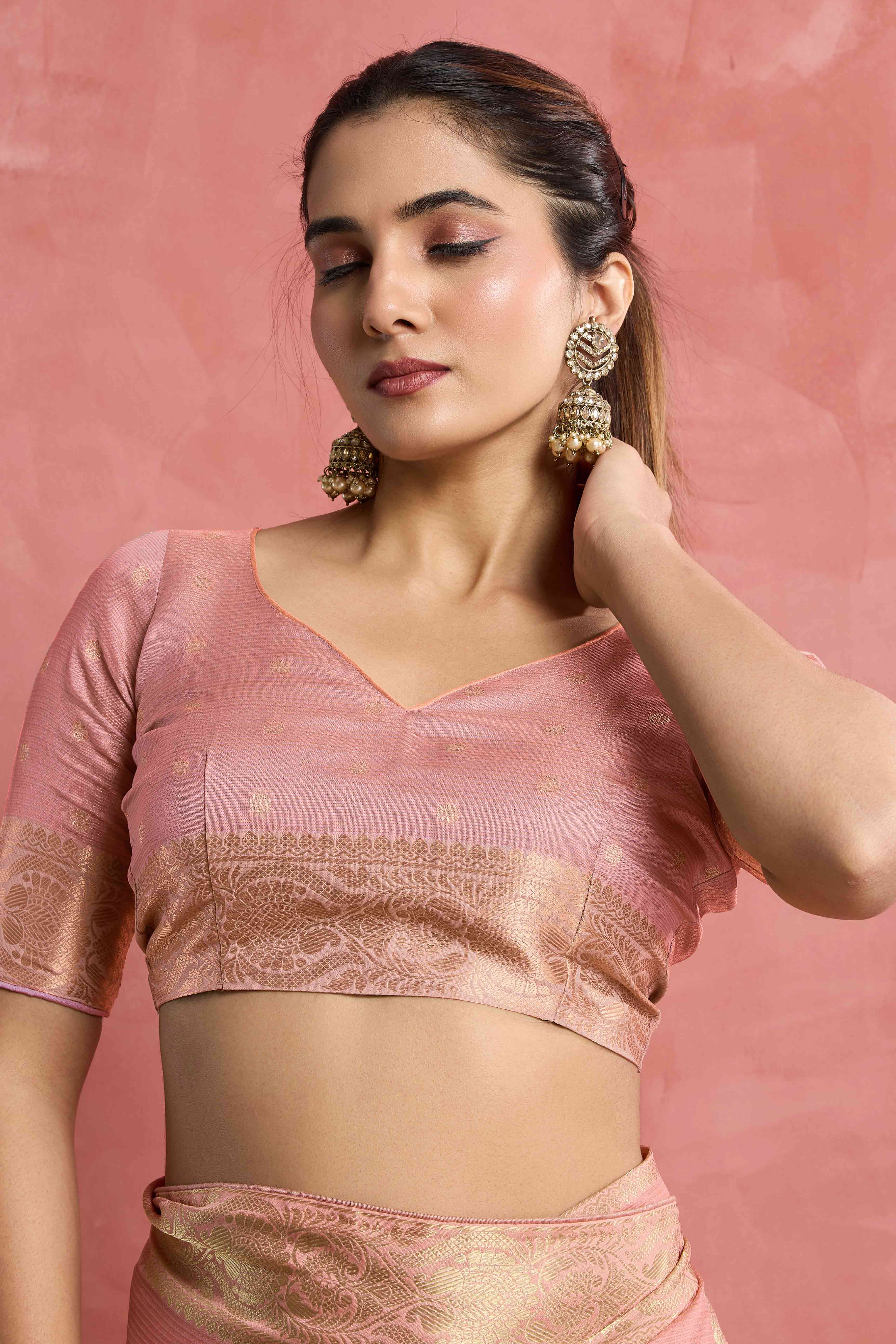 Contemporary Gajari Pink Silk Blend Saree Flaunting Alternate Buttas With Piping & Tassel Accents