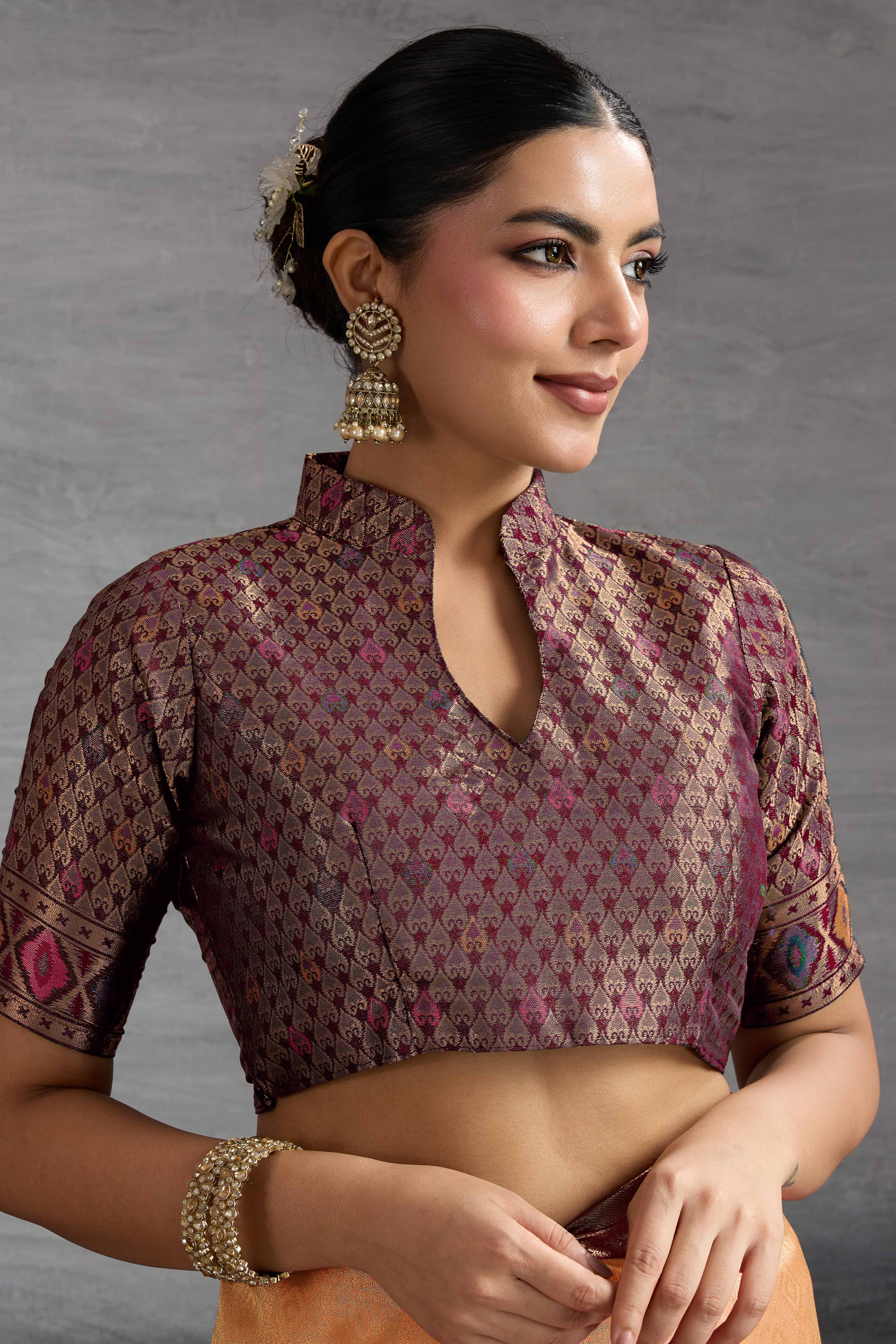 Peach Kanjivaram Silk Saree With Traditional Kadiyal Style Zari Weaving &  Meenakari Pallu