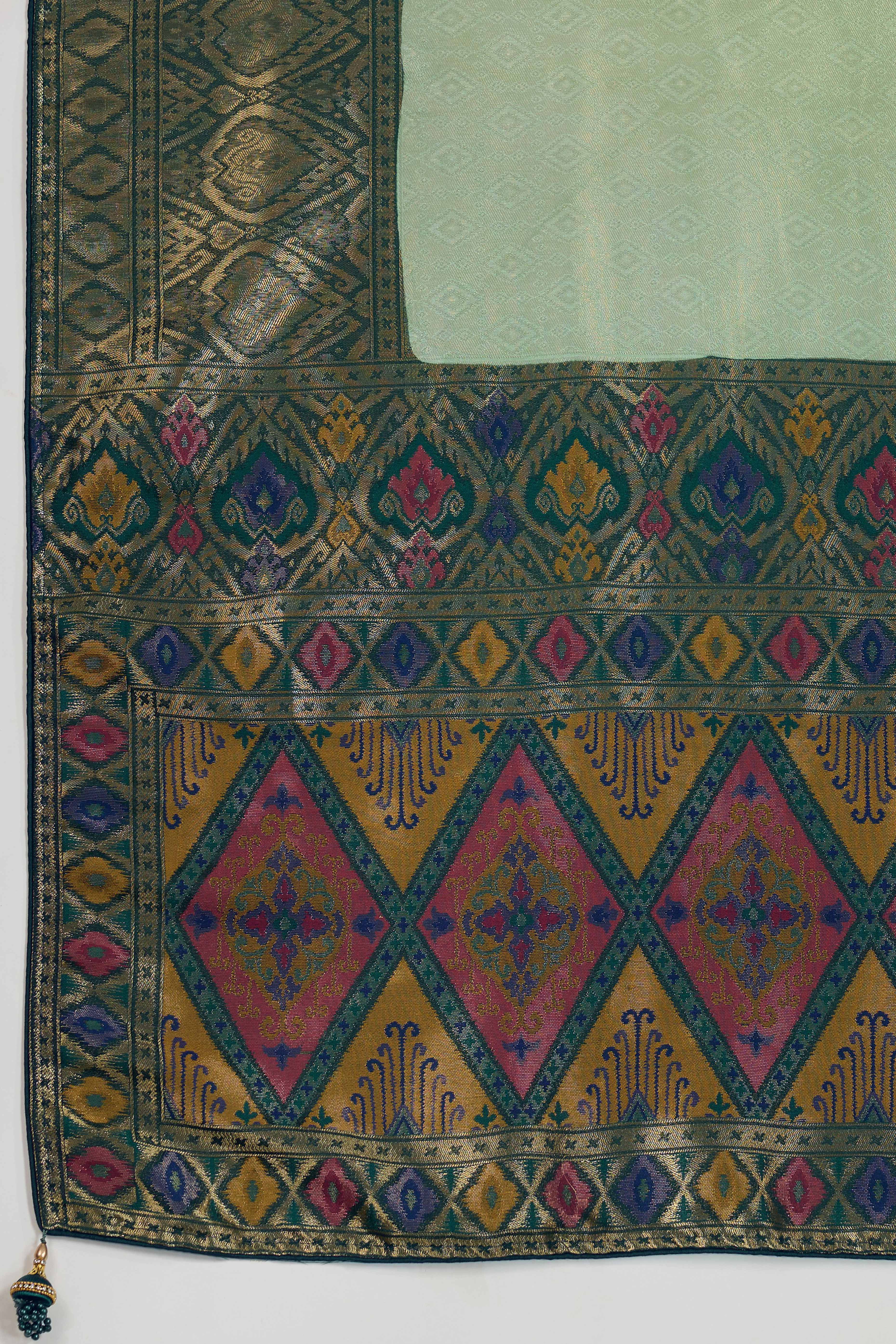 Mint Green Kanjivaram Silk Saree With Traditional Kadiyal Style Zari Weaving &  Meenakari Pallu