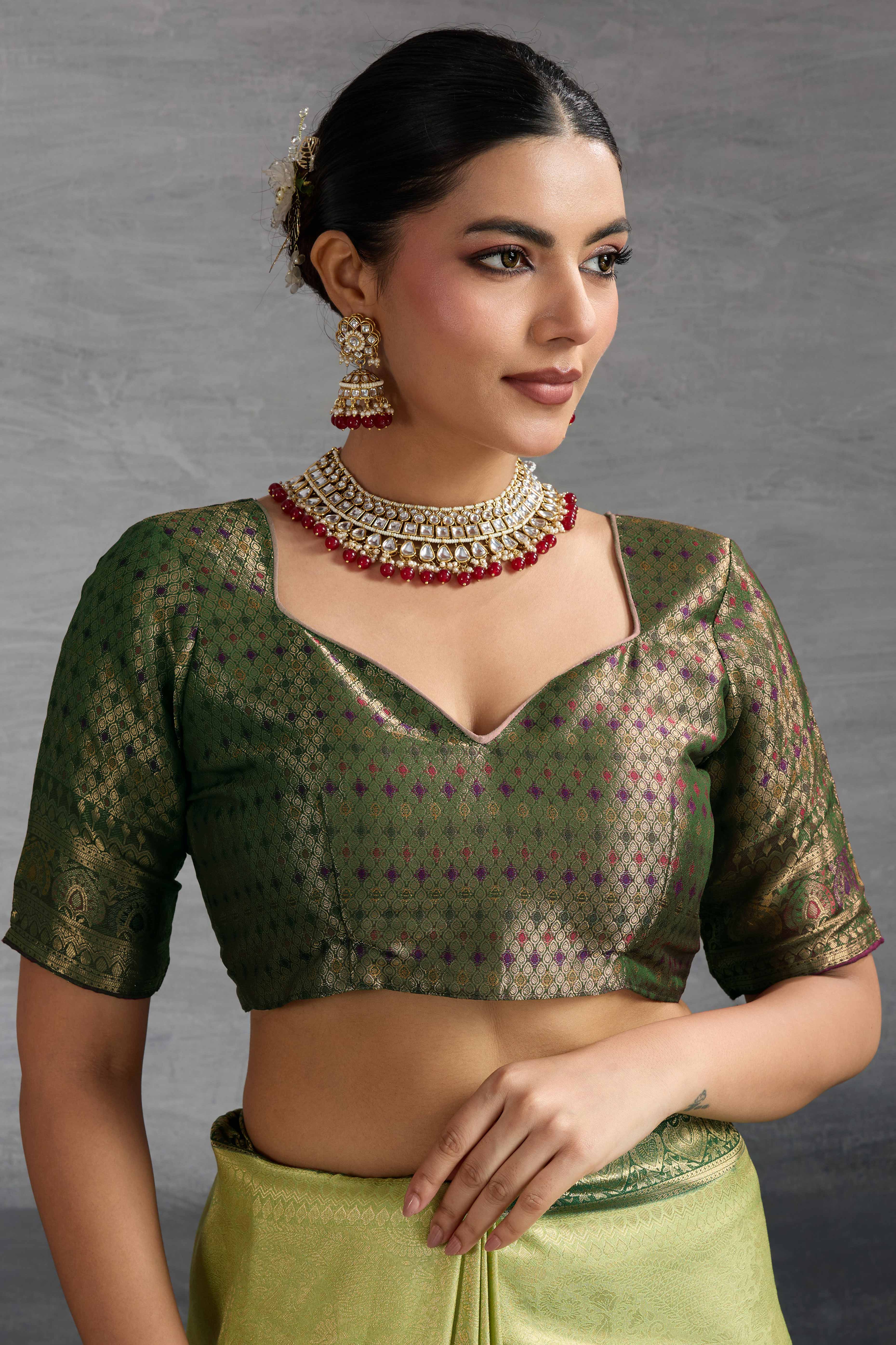 Green Kanjivaram Silk Saree In Kadiyal Style Zari Weaving With Ornate Meenakari Pallu