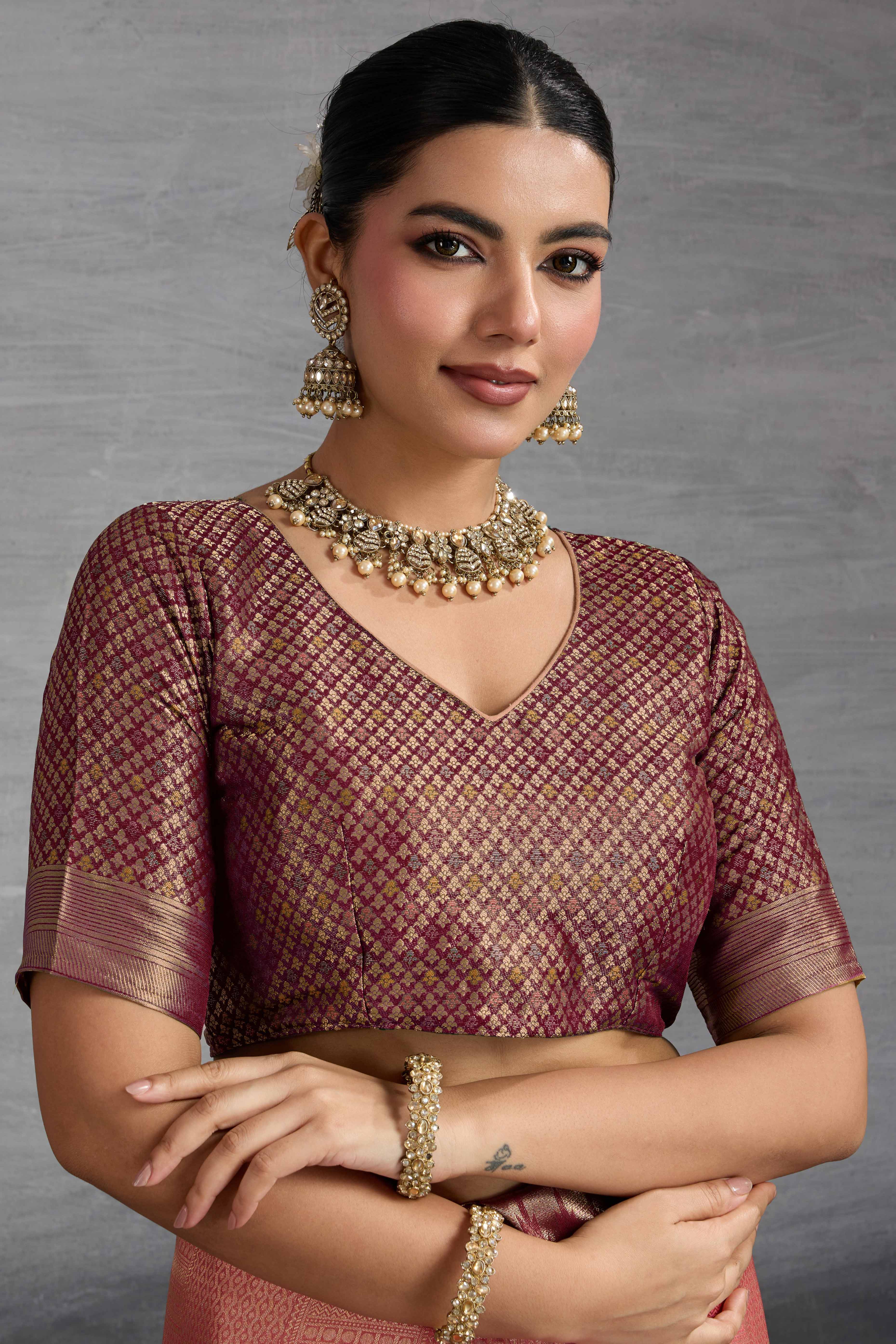 Peach Silk Kanjivaram Saree Enhanced With Kadiyal Weaving Borders